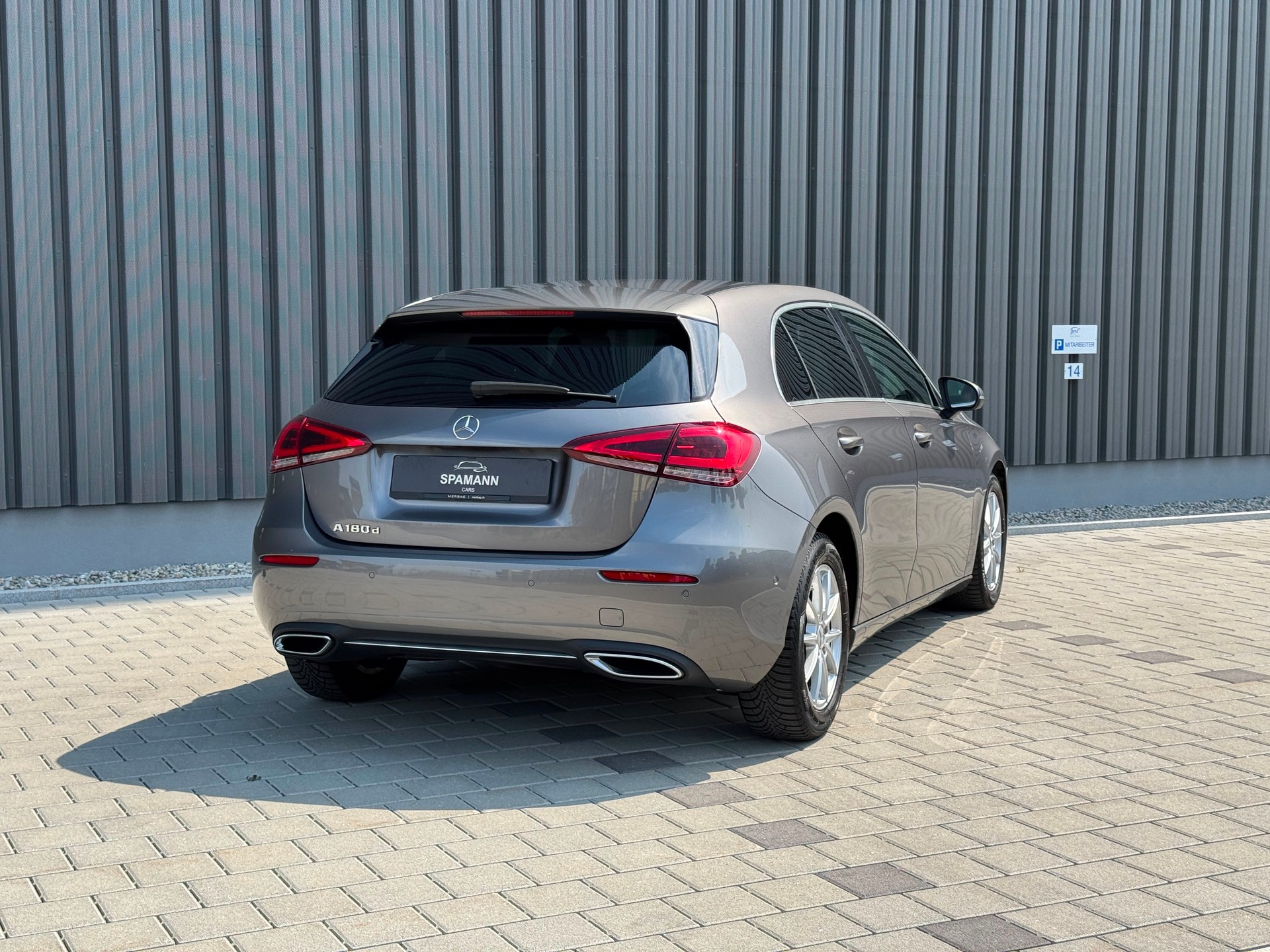 MERCEDES-BENZ A 180 d Progressive-image-6