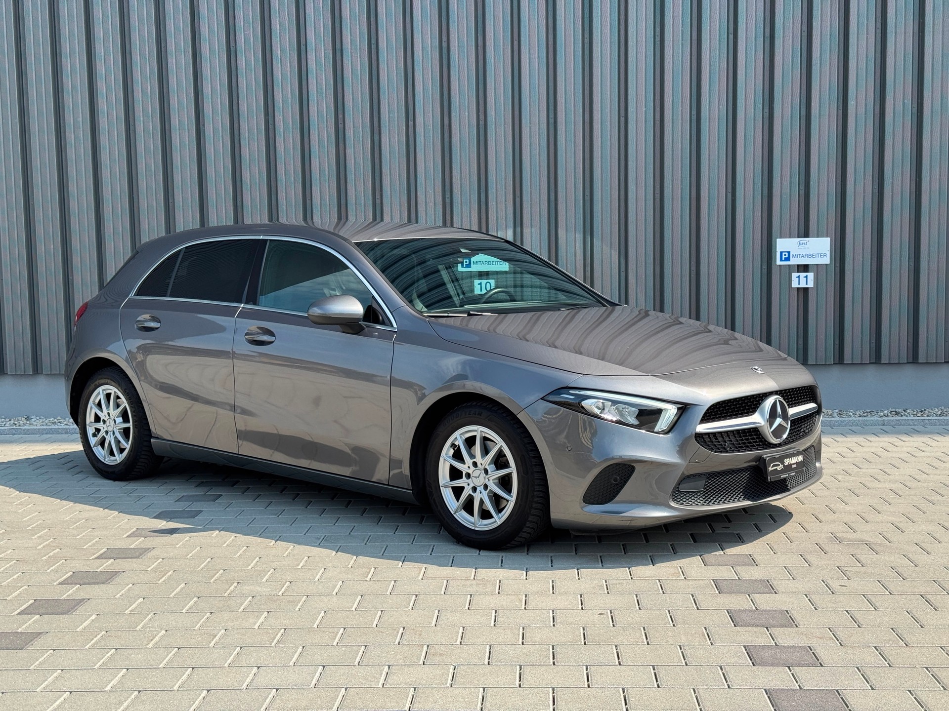 MERCEDES-BENZ A 180 d Progressive-image-10