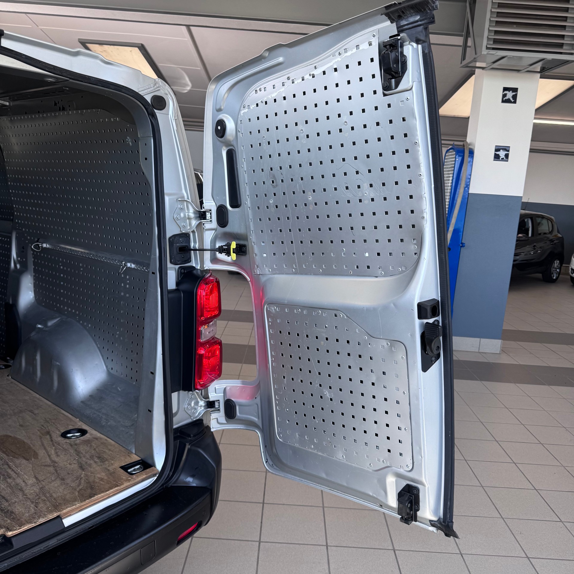 CITROEN Jumpy 2.0 BlueHDi 180 S&S XL Komfort EAT6-image-10