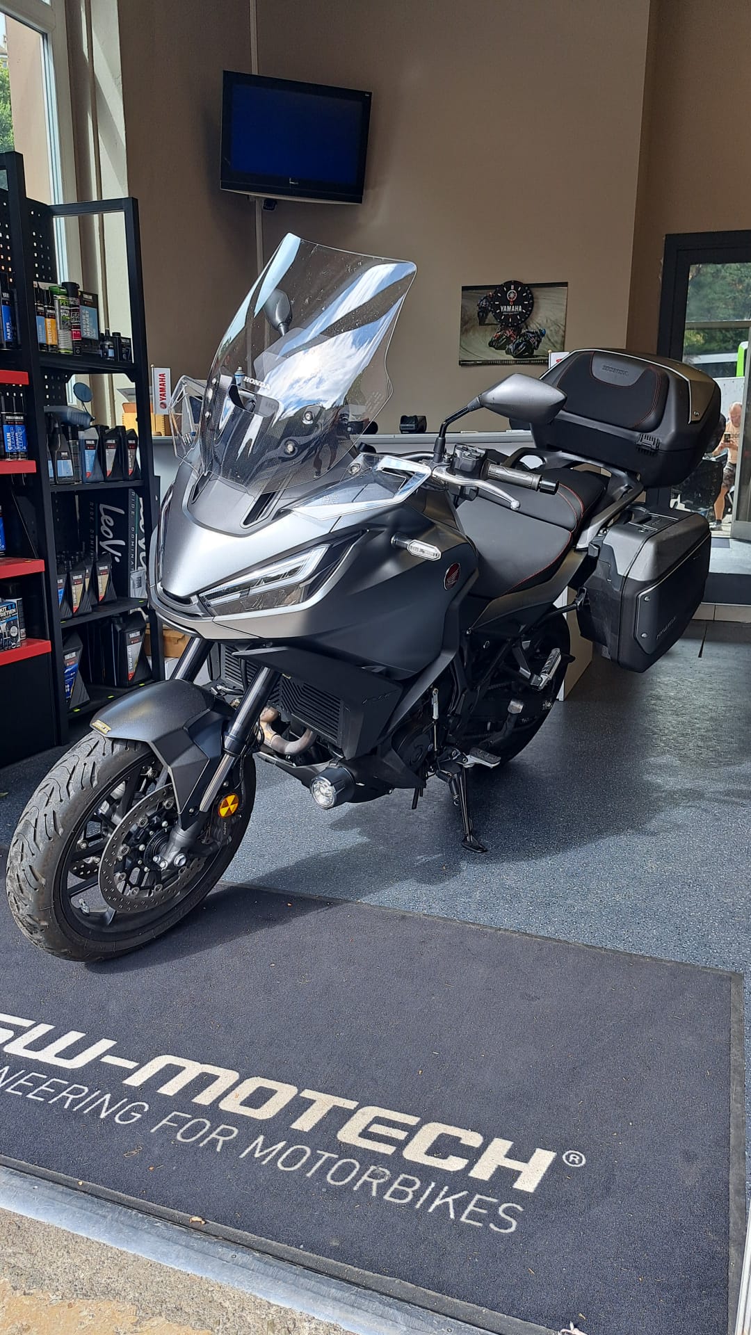 HONDA NT 1100-showroom-element-1