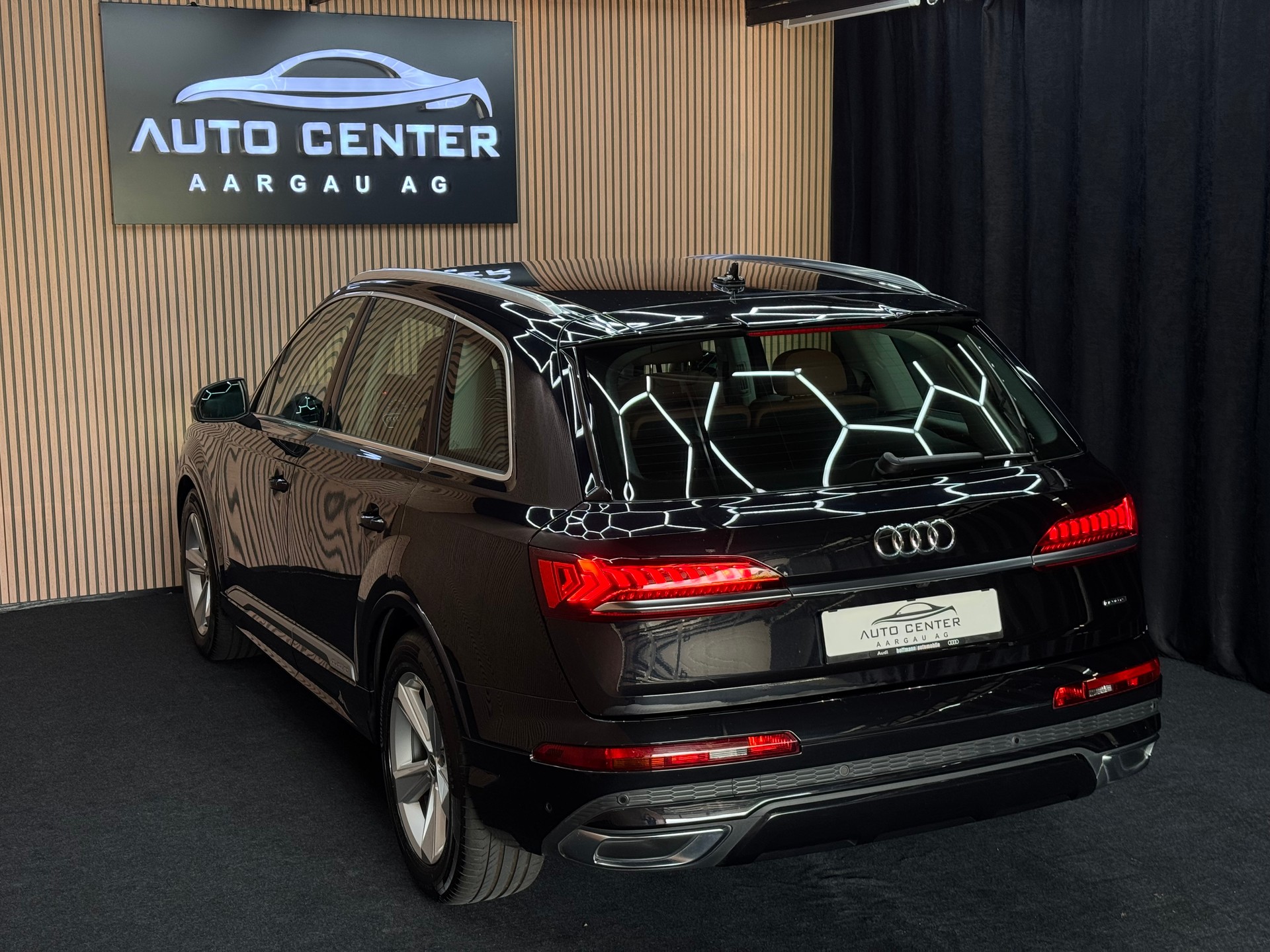 AUDI Q7 3.0 50 TDI S Line quattro T-Tronic *ab CHF 449.-/ Monat*-showroom-element-3