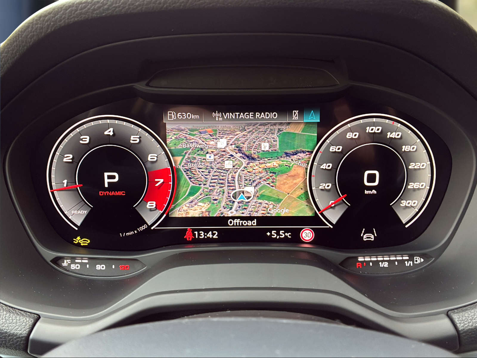 AUDI SQ2 TFSI quattro S-tronic Pfeilgrau Perleffekt-image-10