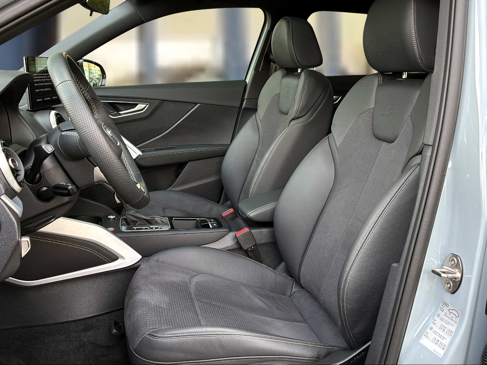 AUDI SQ2 TFSI quattro S-tronic Pfeilgrau Perleffekt-image-7