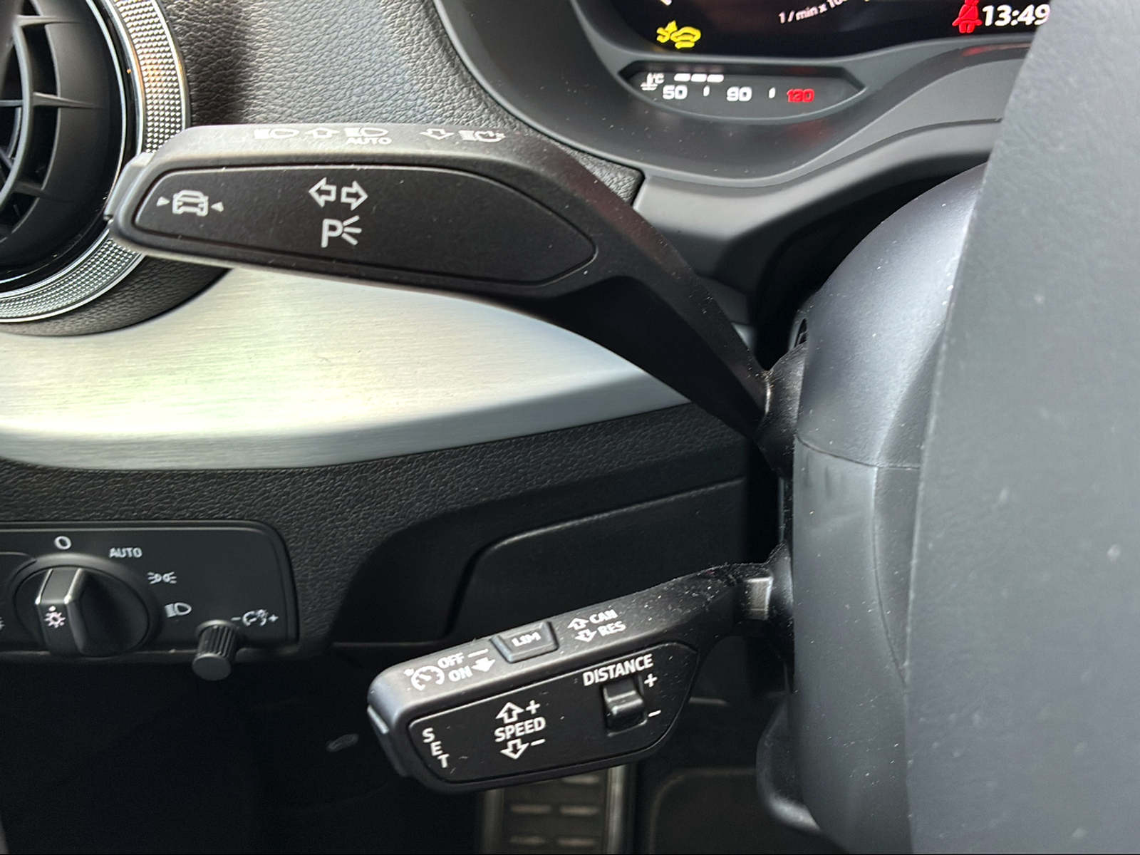 AUDI SQ2 TFSI quattro S-tronic Pfeilgrau Perleffekt-image-18