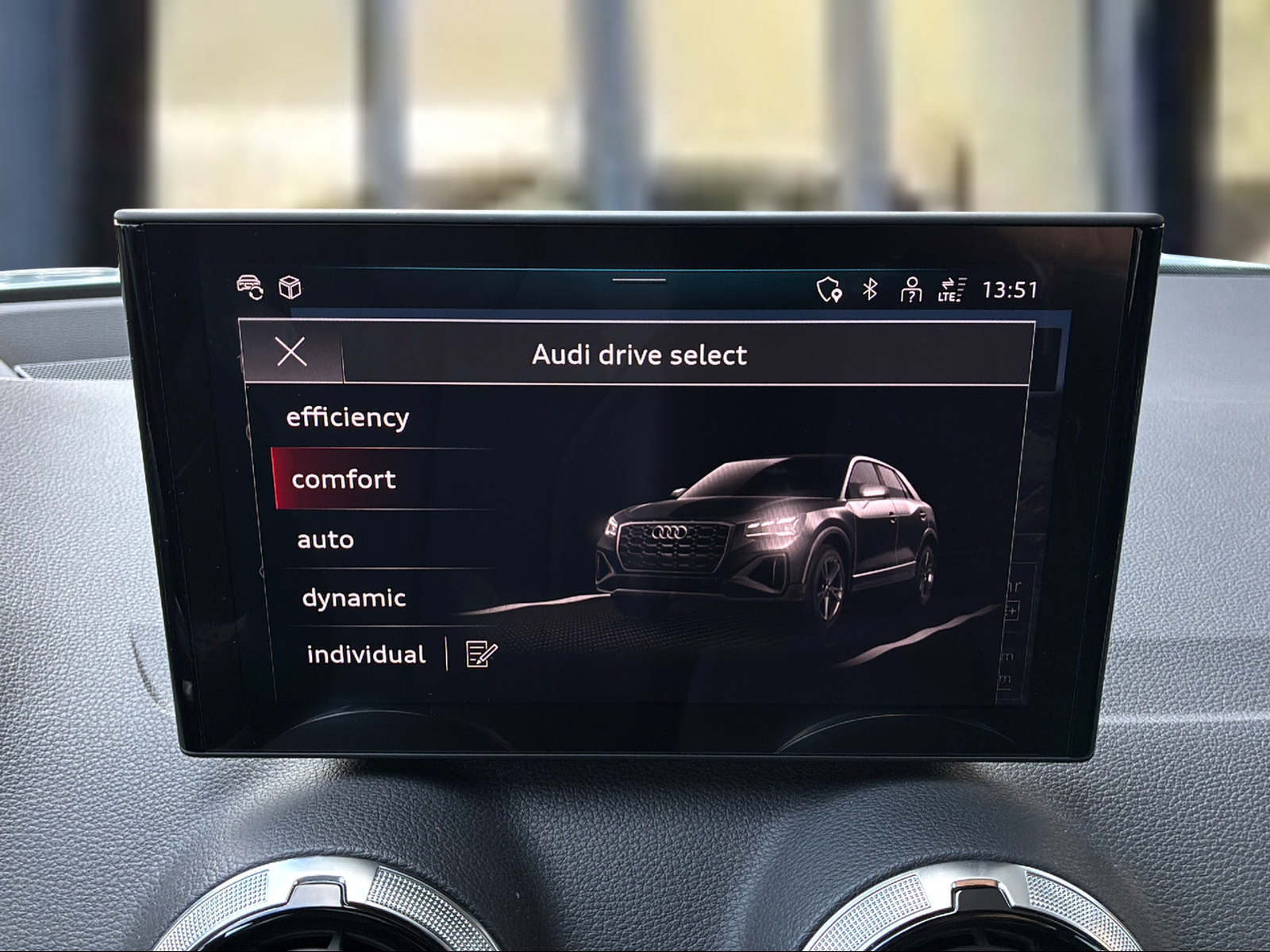 AUDI SQ2 TFSI quattro S-tronic Pfeilgrau Perleffekt-image-14