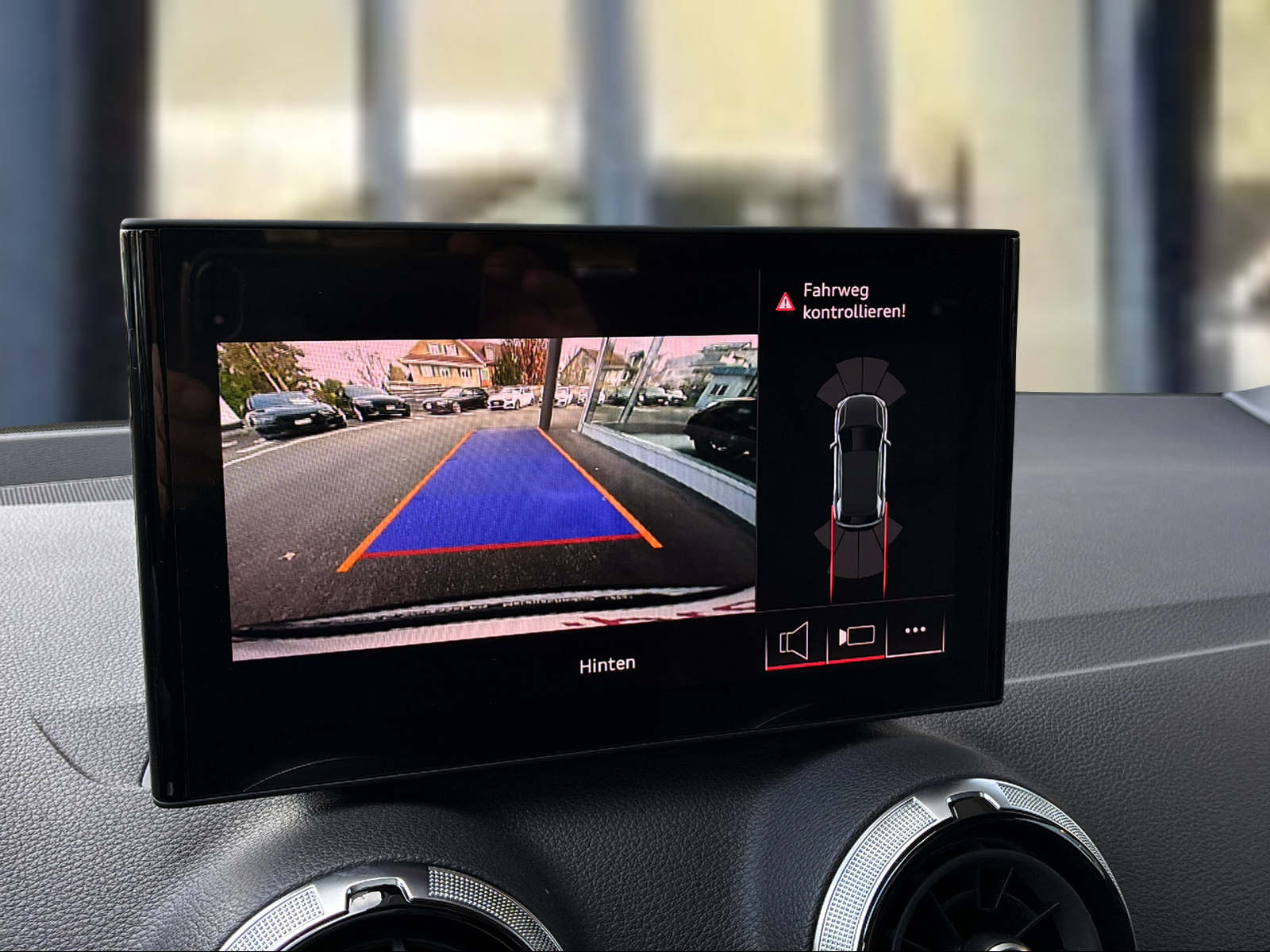 AUDI SQ2 TFSI quattro S-tronic Pfeilgrau Perleffekt-image-13