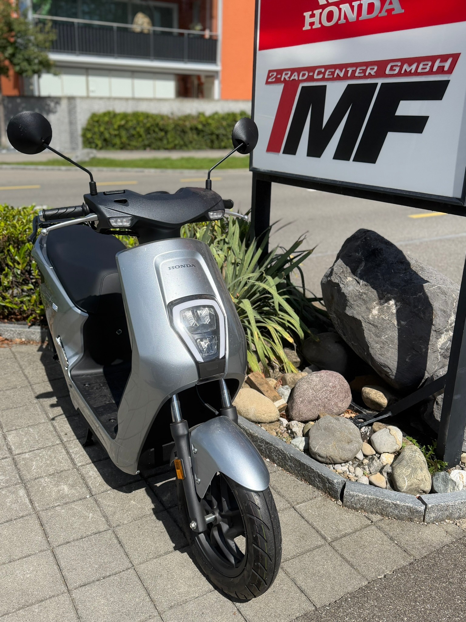 HONDA EM1-E-showroom-element-2