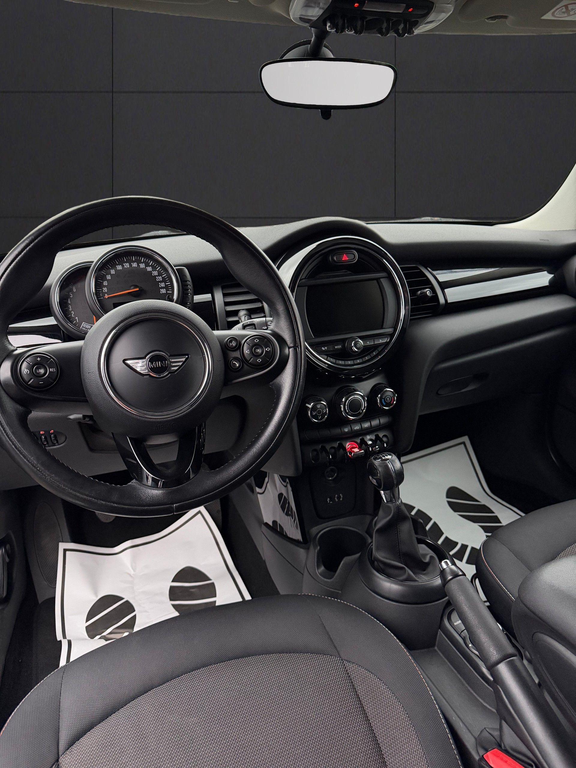 MINI MINI COOPER ONE FIRST-image-4