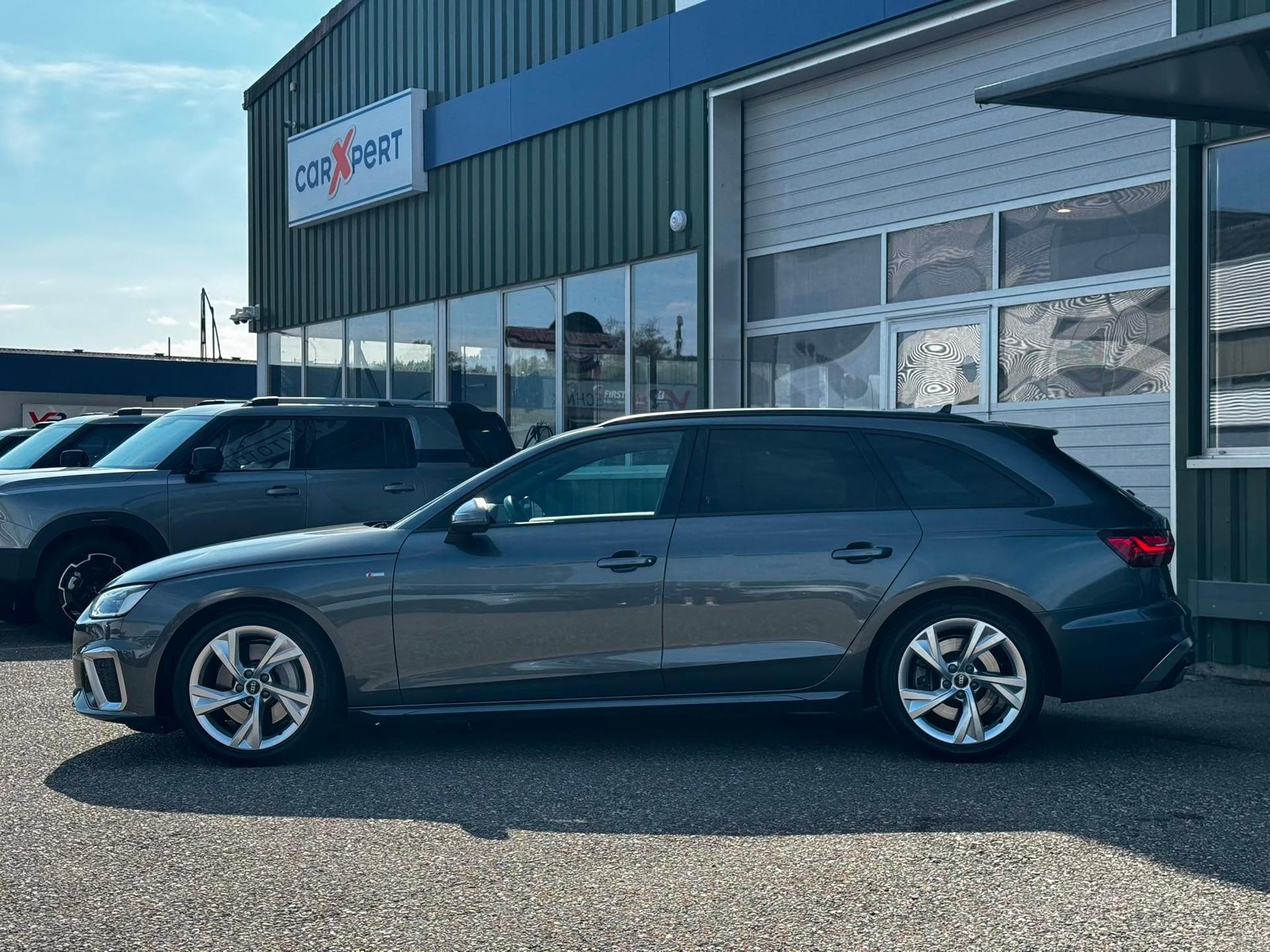 AUDI A4 Avant 45 TFSI S line S-tronic quattro-image-2