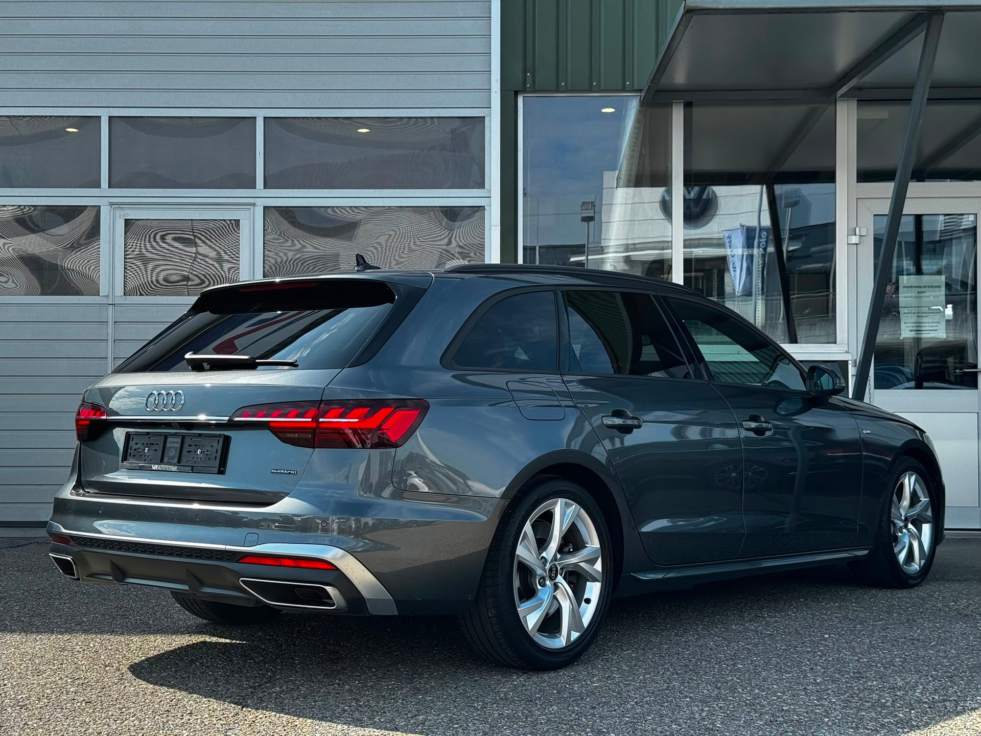 AUDI A4 Avant 45 TFSI S line S-tronic quattro-image-3