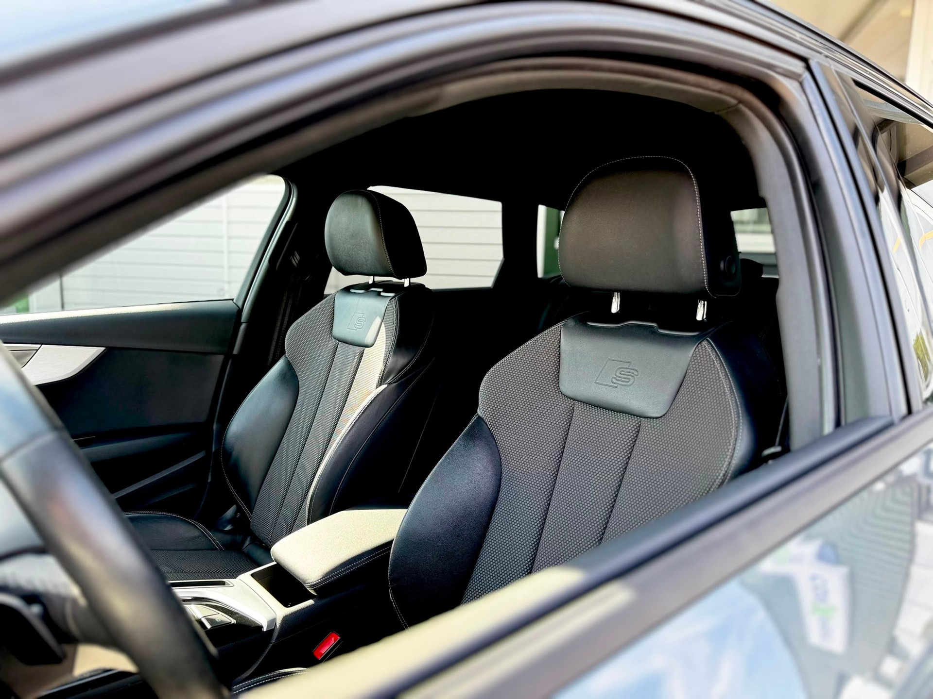 AUDI A4 Avant 45 TFSI S line S-tronic quattro-image-13