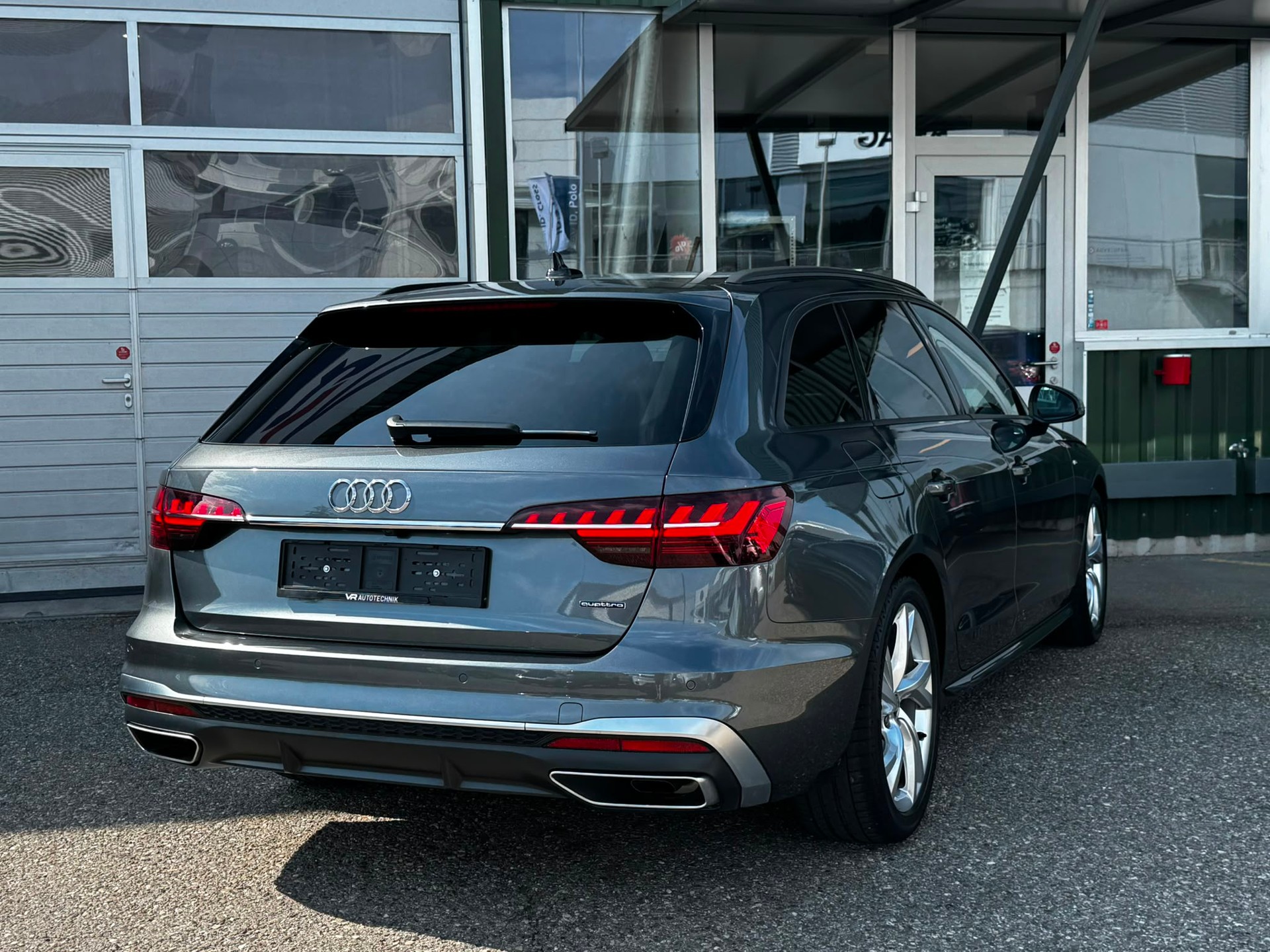 AUDI A4 Avant 45 TFSI S line S-tronic quattro-image-11
