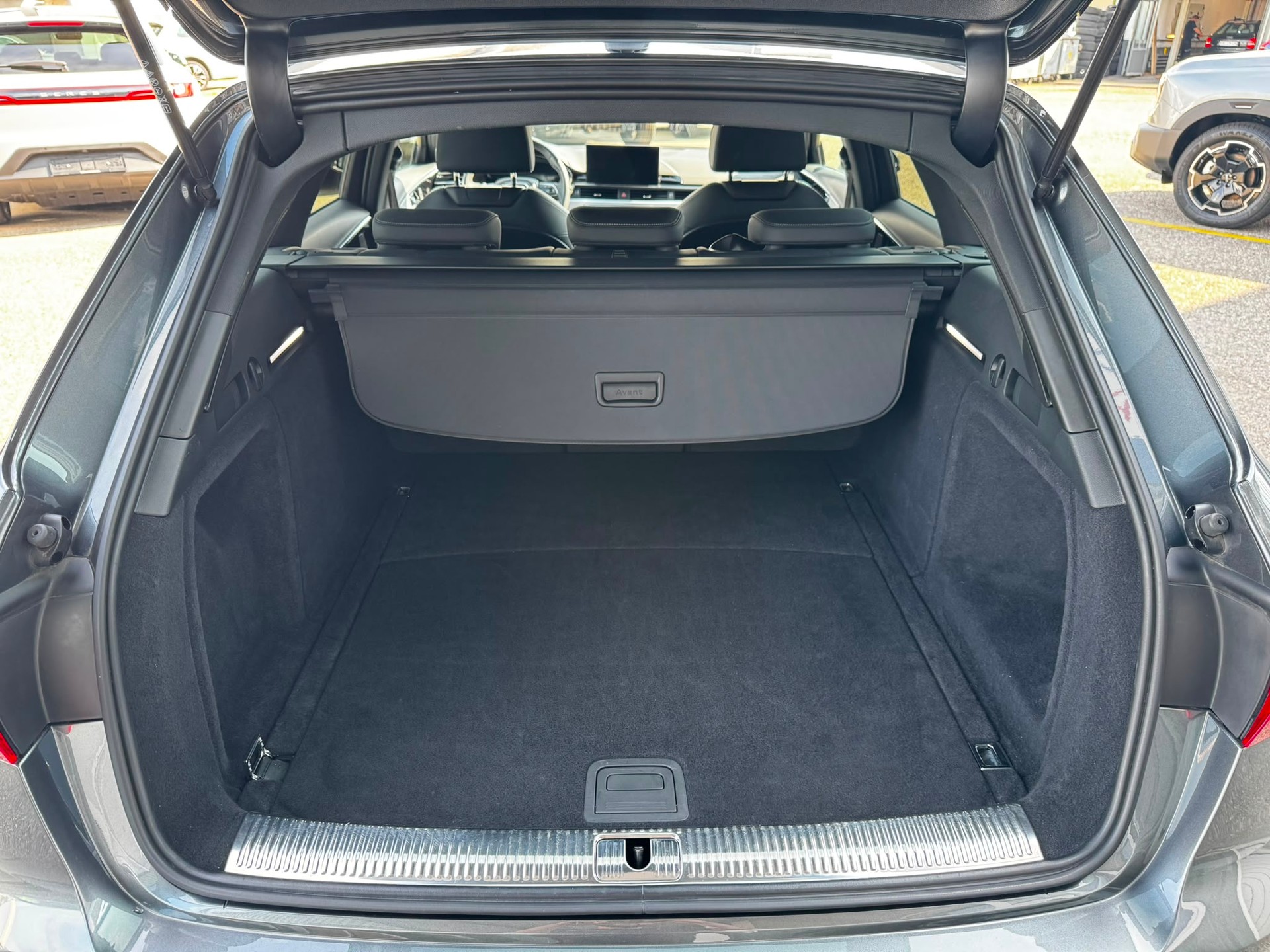 AUDI A4 Avant 45 TFSI S line S-tronic quattro-image-12