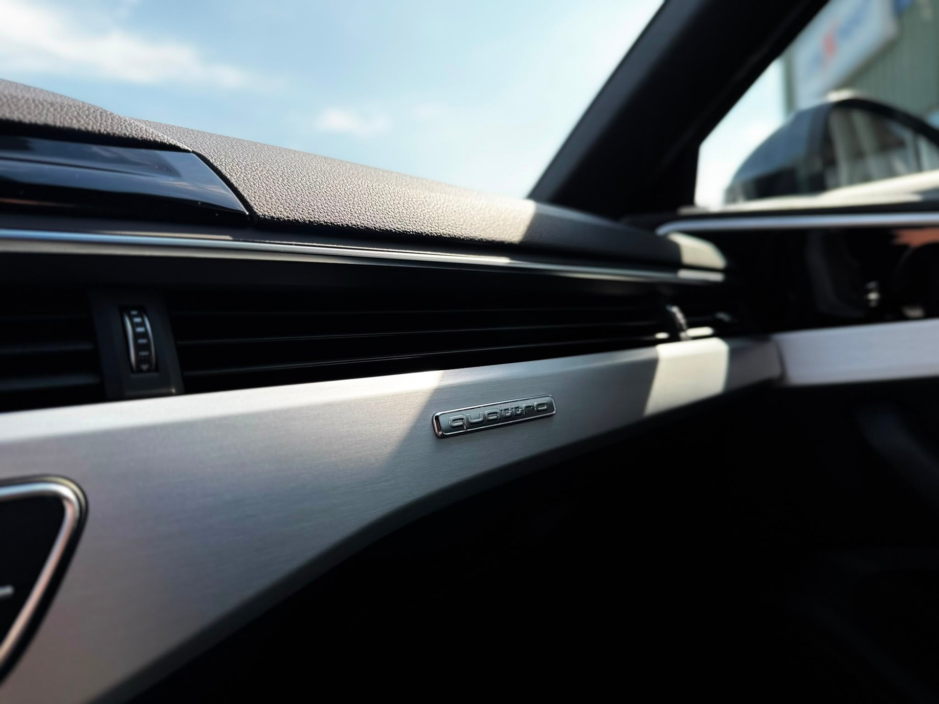 AUDI A4 Avant 45 TFSI S line S-tronic quattro-image-19