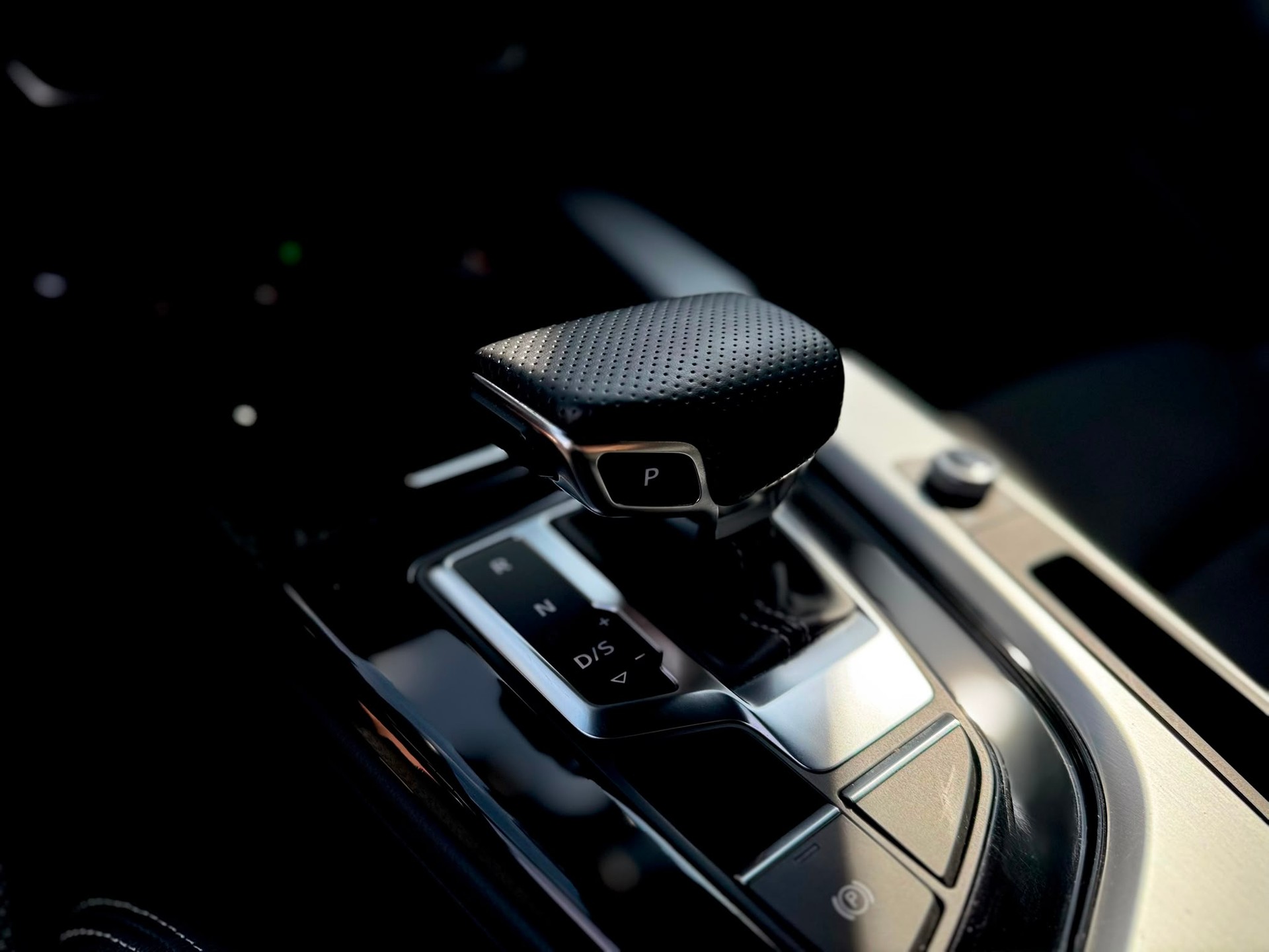 AUDI A4 Avant 45 TFSI S line S-tronic quattro-image-17