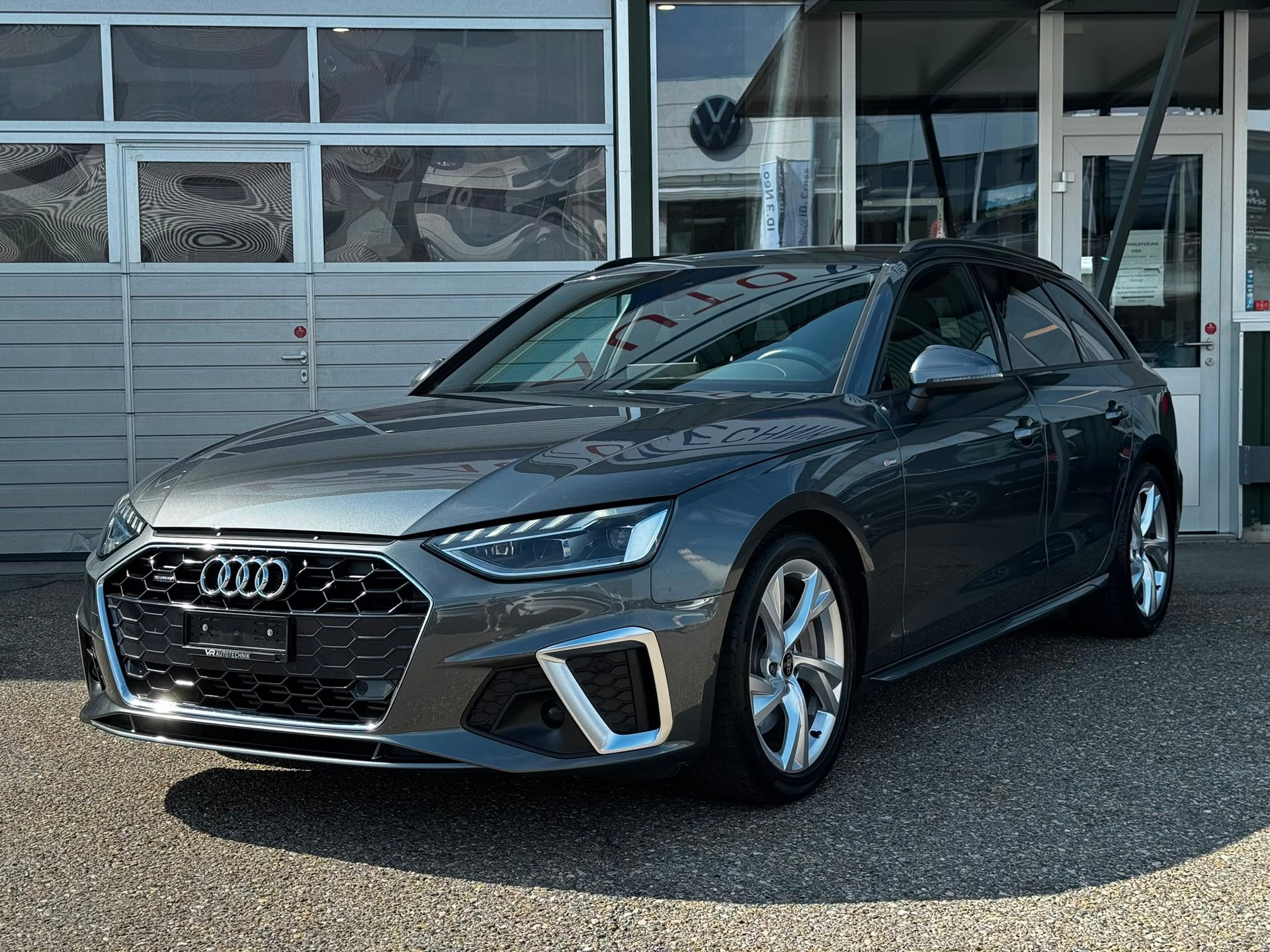 AUDI A4 Avant 45 TFSI S line S-tronic quattro-image-6