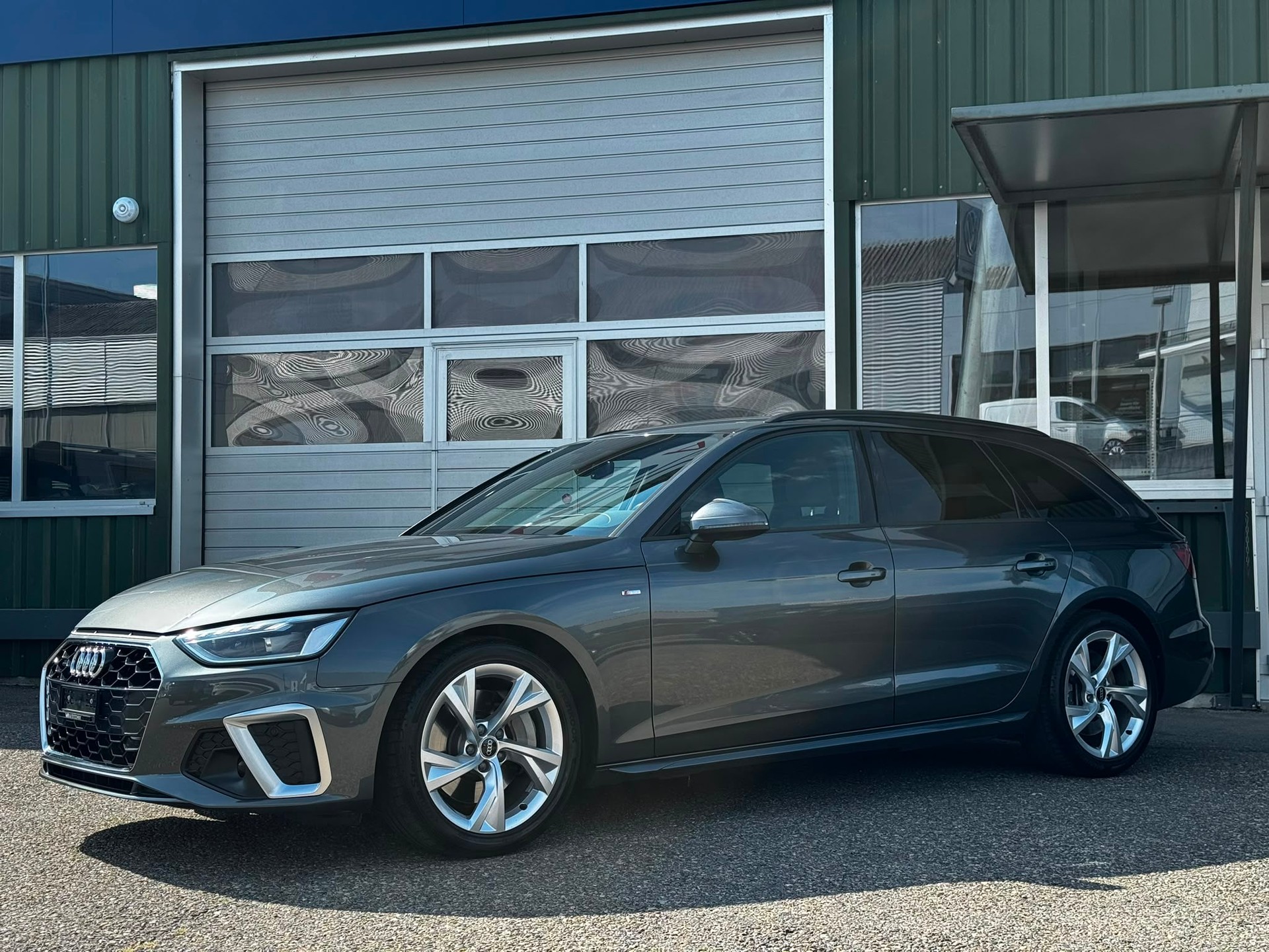 AUDI A4 Avant 45 TFSI S line S-tronic quattro-image-1