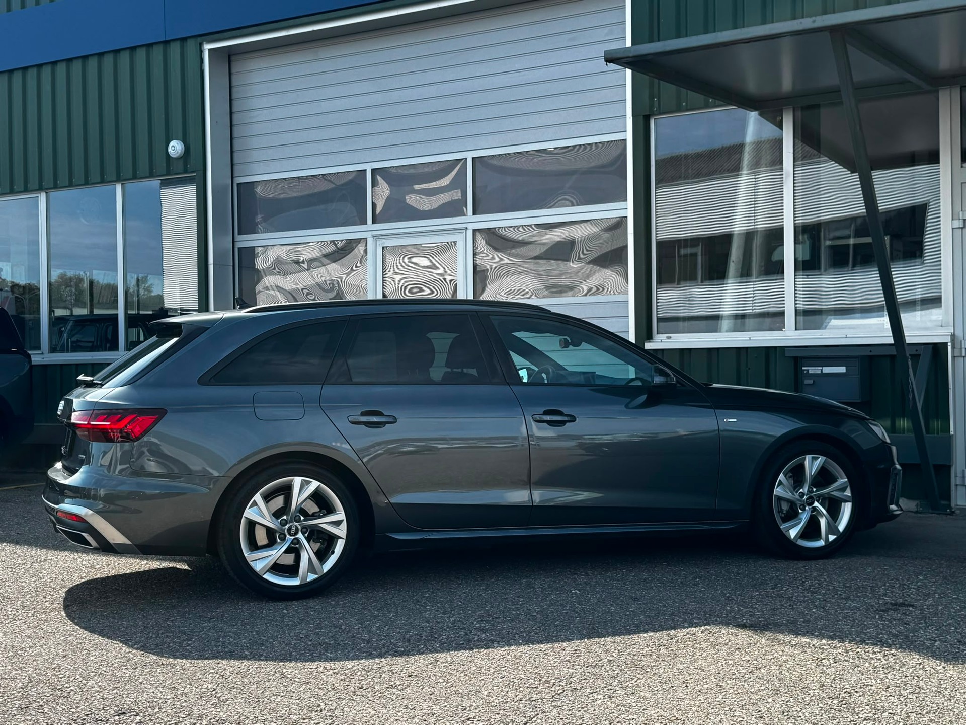 AUDI A4 Avant 45 TFSI S line S-tronic quattro-image-4
