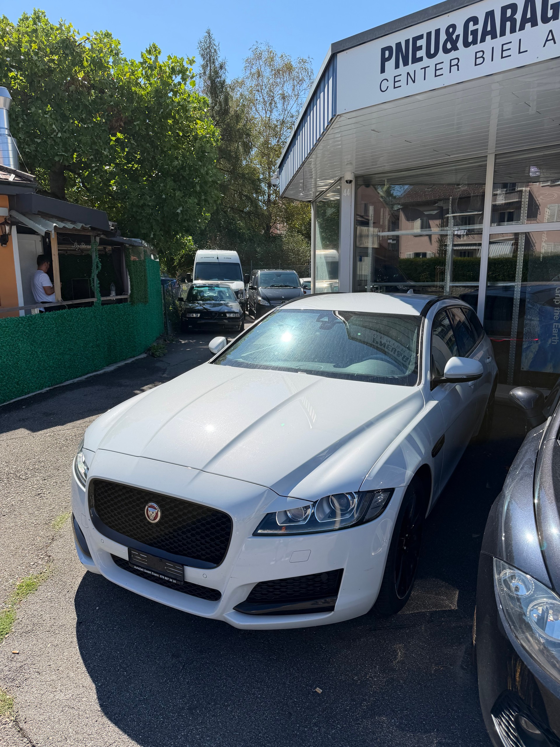 JAGUAR XF-image-2