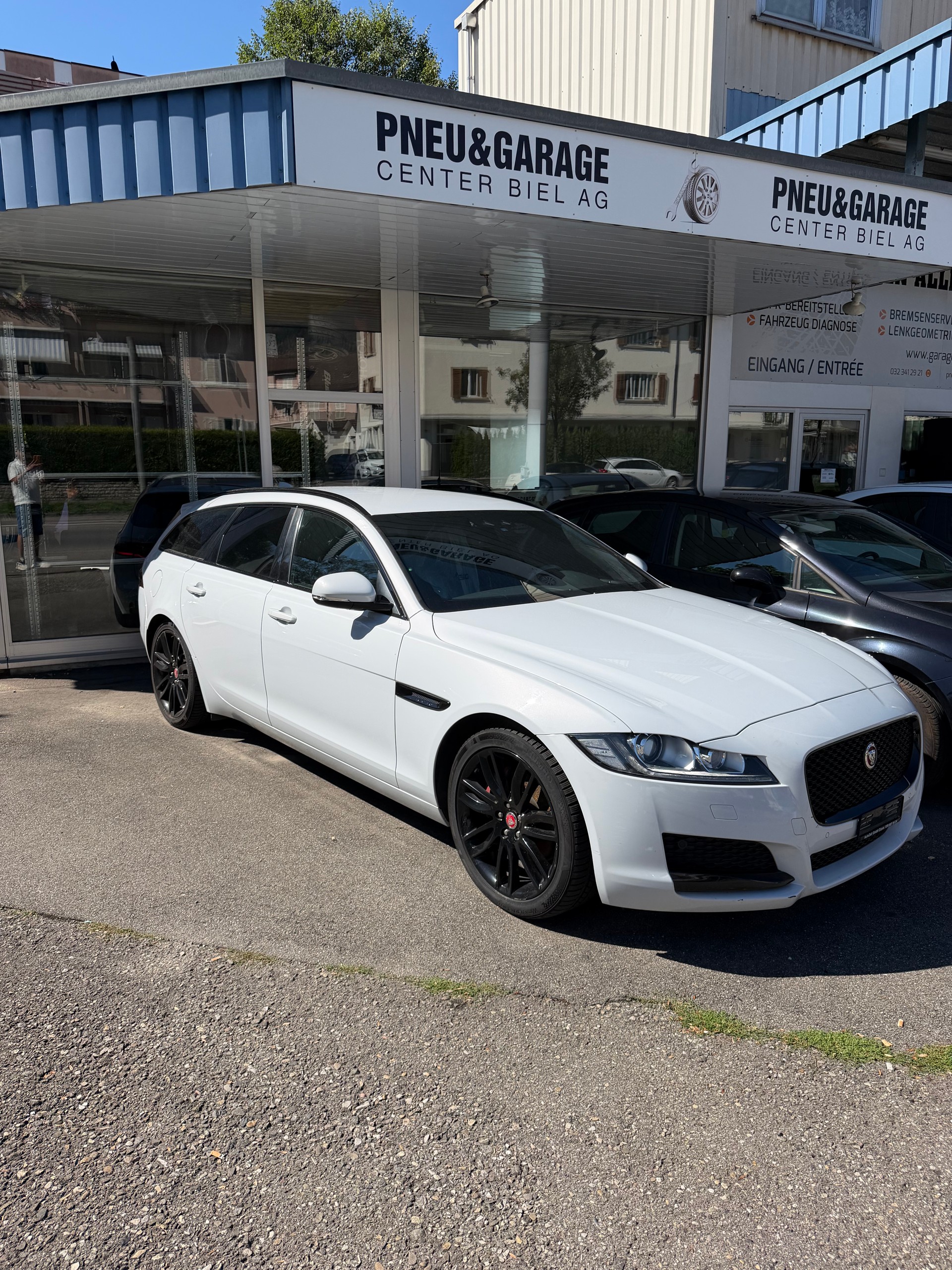 JAGUAR XF-image-1
