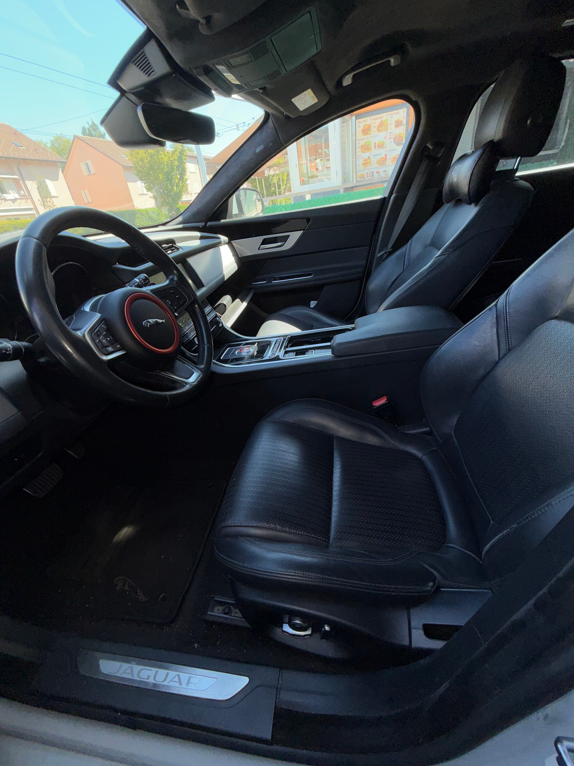JAGUAR XF-image-6
