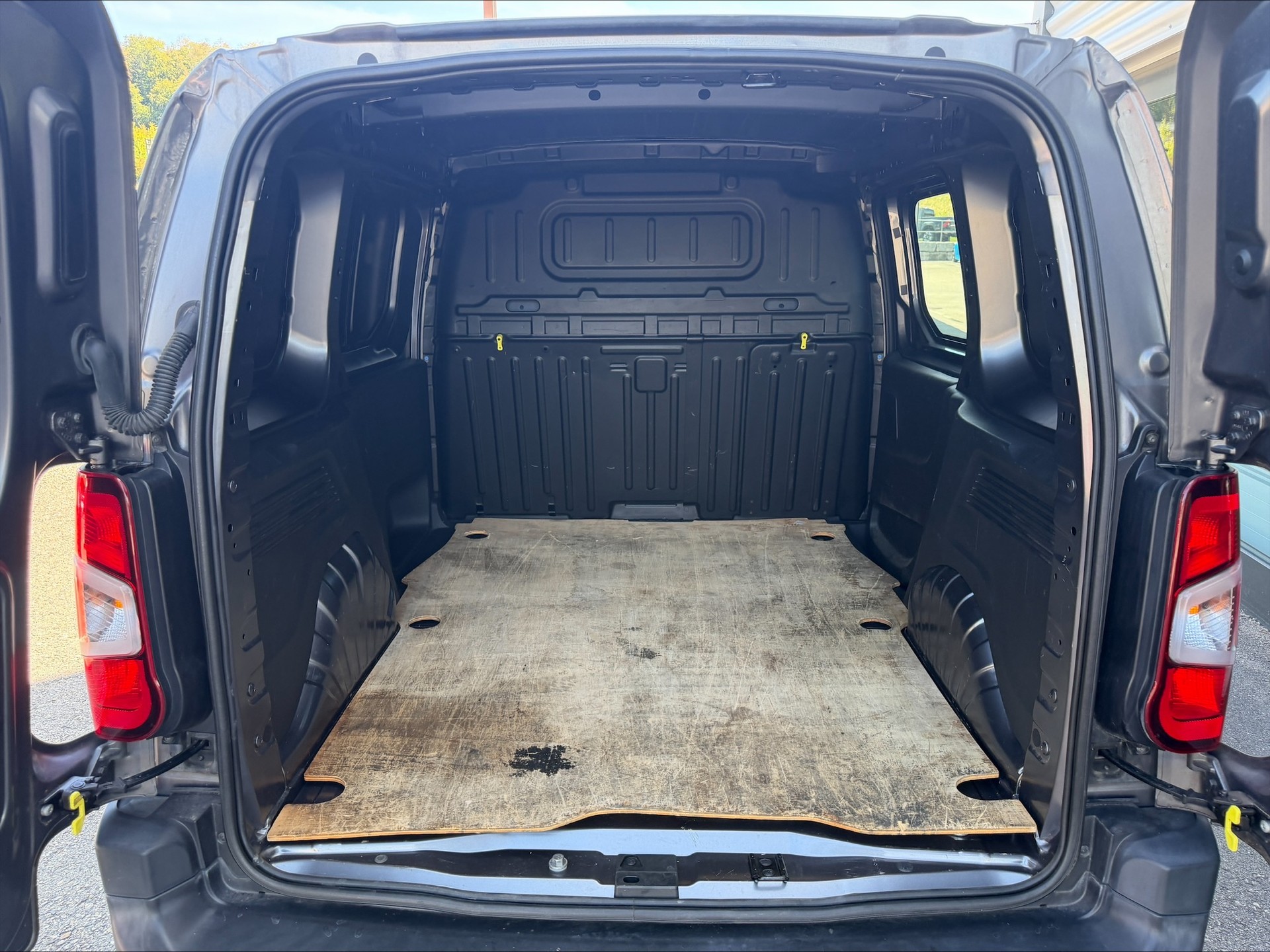 CITROEN Berlingo Van 1.6 Blue HDi 100 s/s Worker 1000kg-image-11