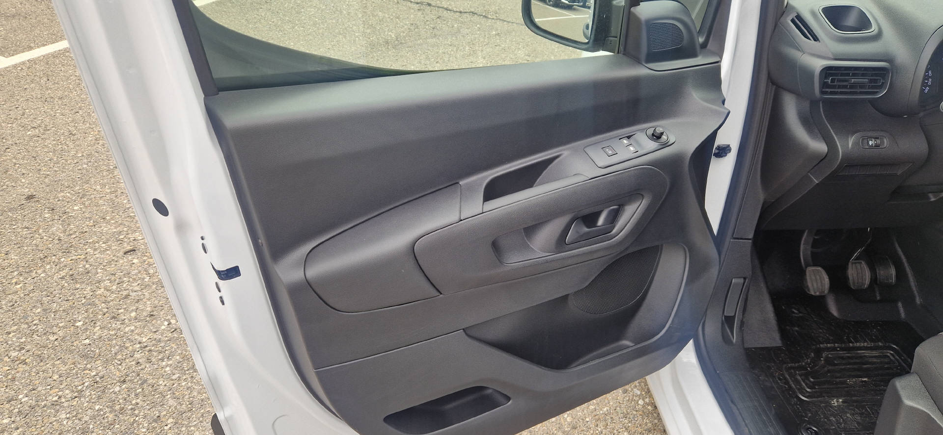 TOYOTA PROACE CITY Van L1 1.2 Profi-image-3