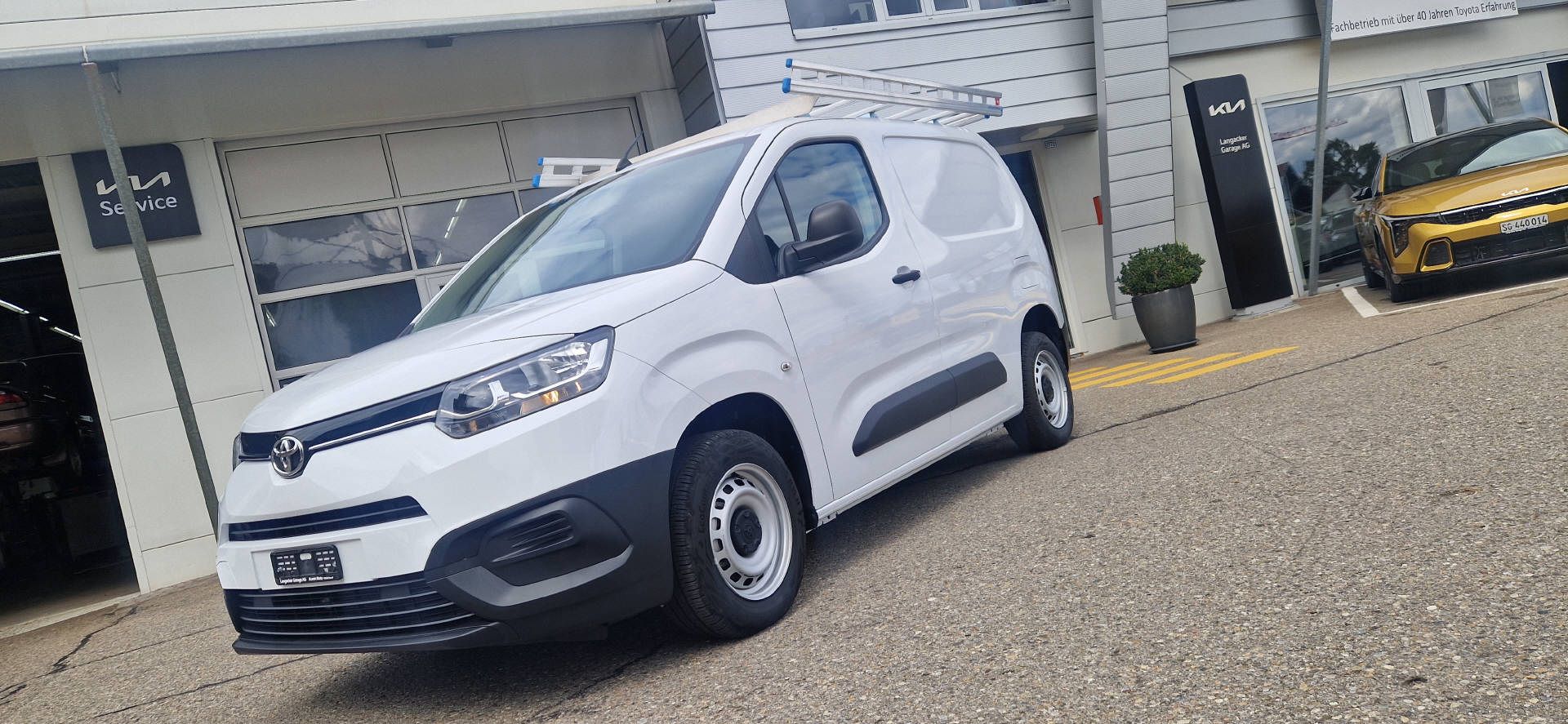 TOYOTA PROACE CITY Van L1 1.2 Profi-image-0
