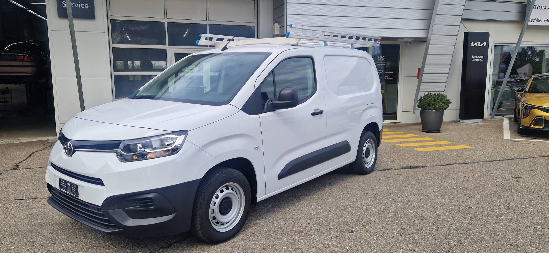 TOYOTA PROACE CITY Van L1 1.2 Profi-image-1