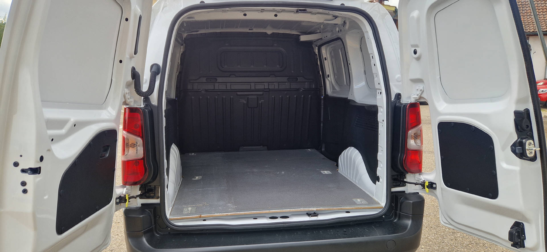 TOYOTA PROACE CITY Van L1 1.2 Profi-image-13
