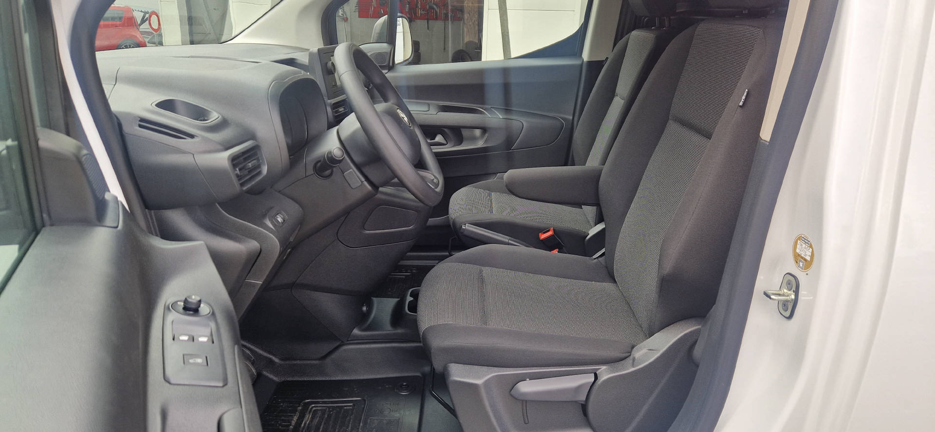 TOYOTA PROACE CITY Van L1 1.2 Profi-image-5