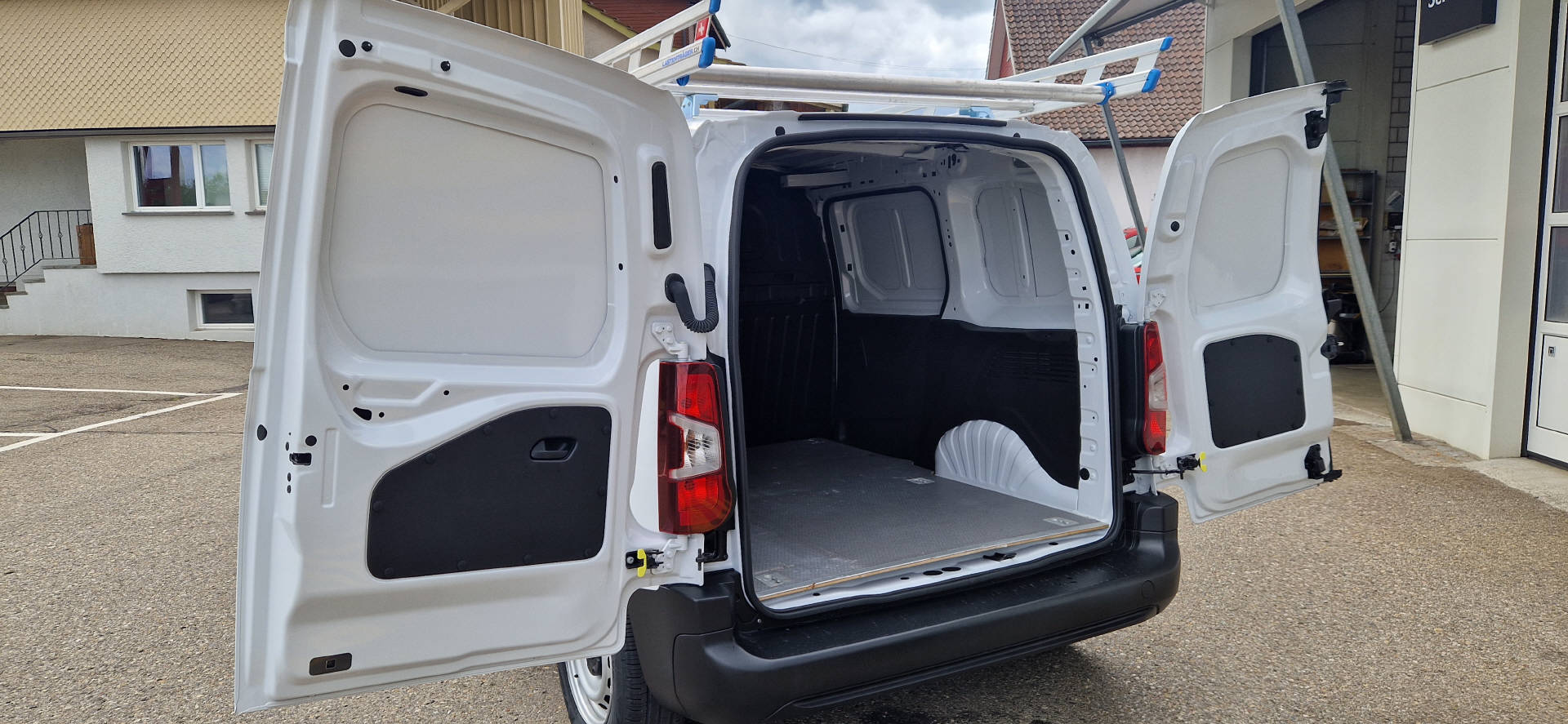 TOYOTA PROACE CITY Van L1 1.2 Profi-image-15