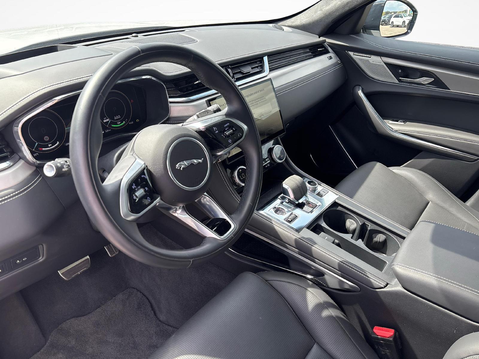 JAGUAR F-Pace 2.0 P400e R-Dynamic HSE AWD-image-14