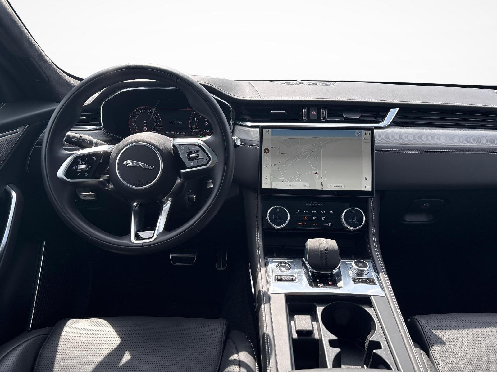 JAGUAR F-Pace 2.0 P400e R-Dynamic HSE AWD-image-8