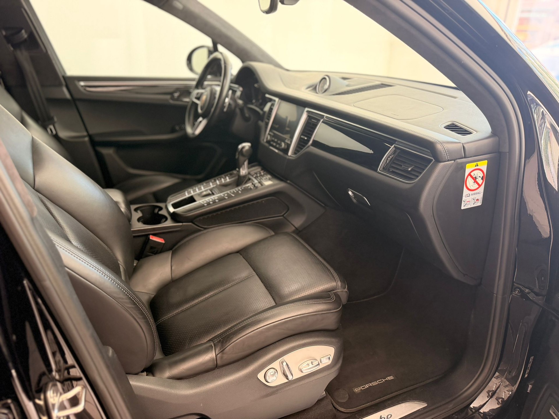 PORSCHE Macan 3.6 V6 Turbo-image-9