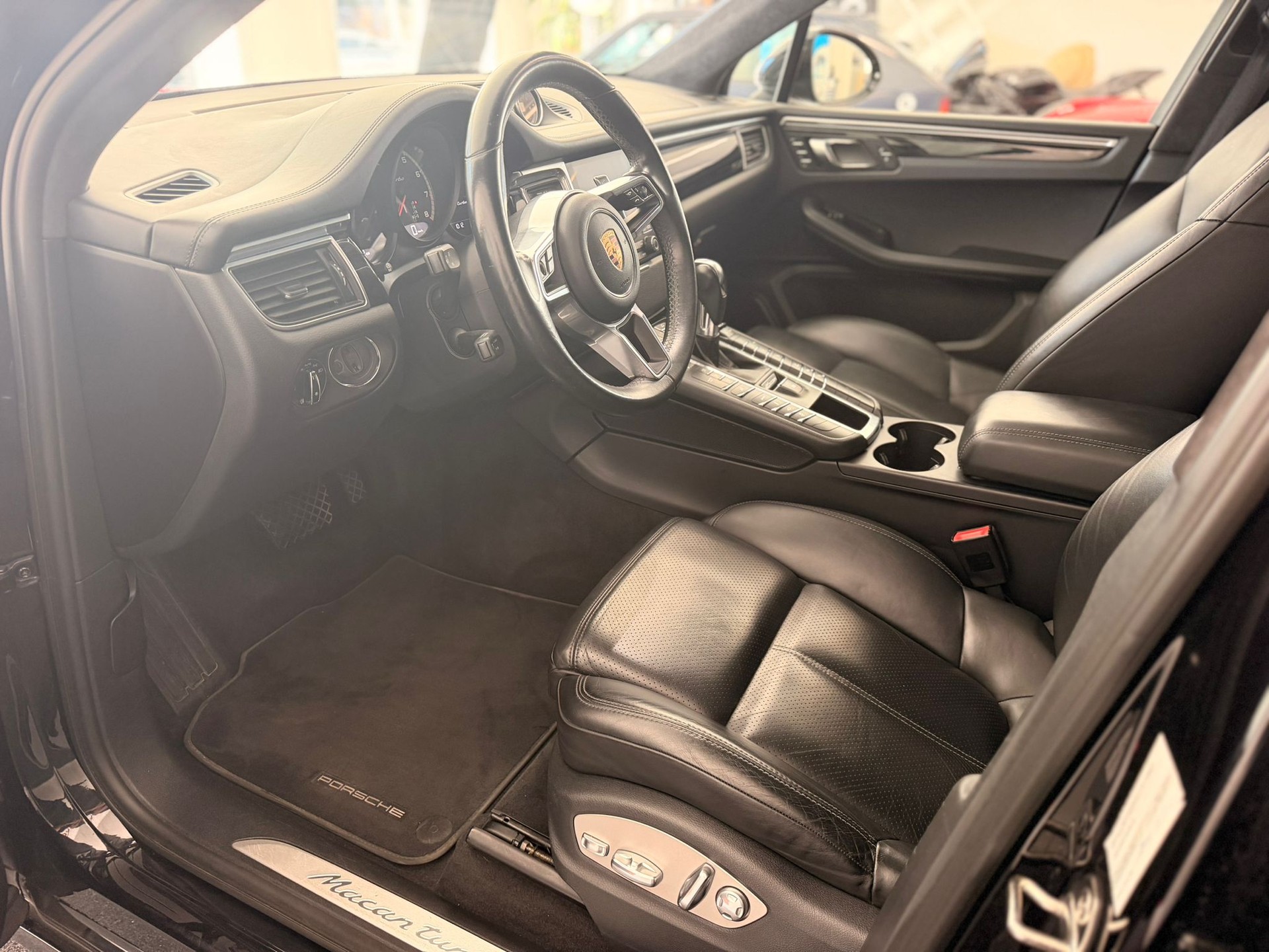 PORSCHE Macan 3.6 V6 Turbo-image-8