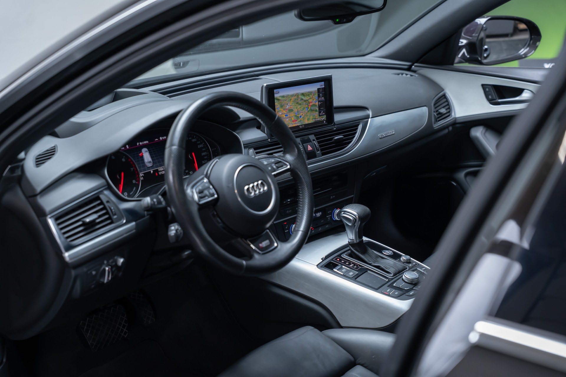 AUDI A6 Avant 3.0 V6 TFSI quattro S-Tr./ S-Line / Bose Soundsystem / el.sitze-image-12