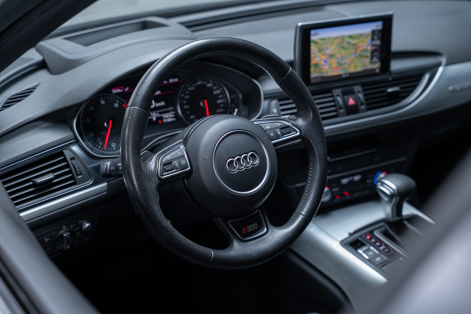 AUDI A6 Avant 3.0 V6 TFSI quattro S-Tr./ S-Line / Bose Soundsystem / el.sitze-image-11