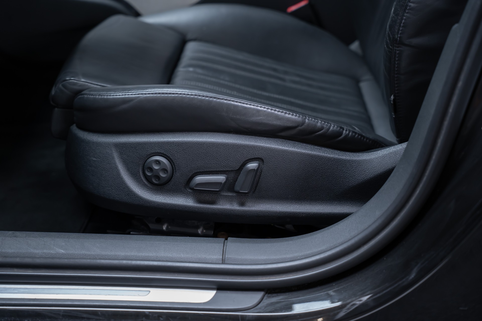 AUDI A6 Avant 3.0 V6 TFSI quattro S-Tr./ S-Line / Bose Soundsystem / el.sitze-image-10