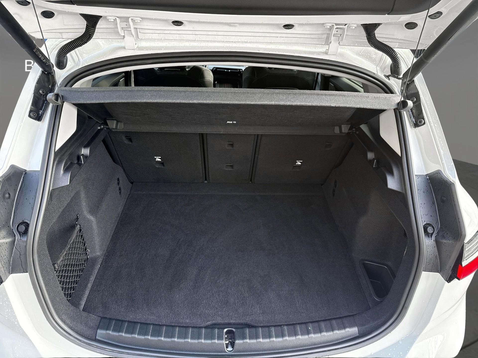 BMW 218d Active Tourer-image-18