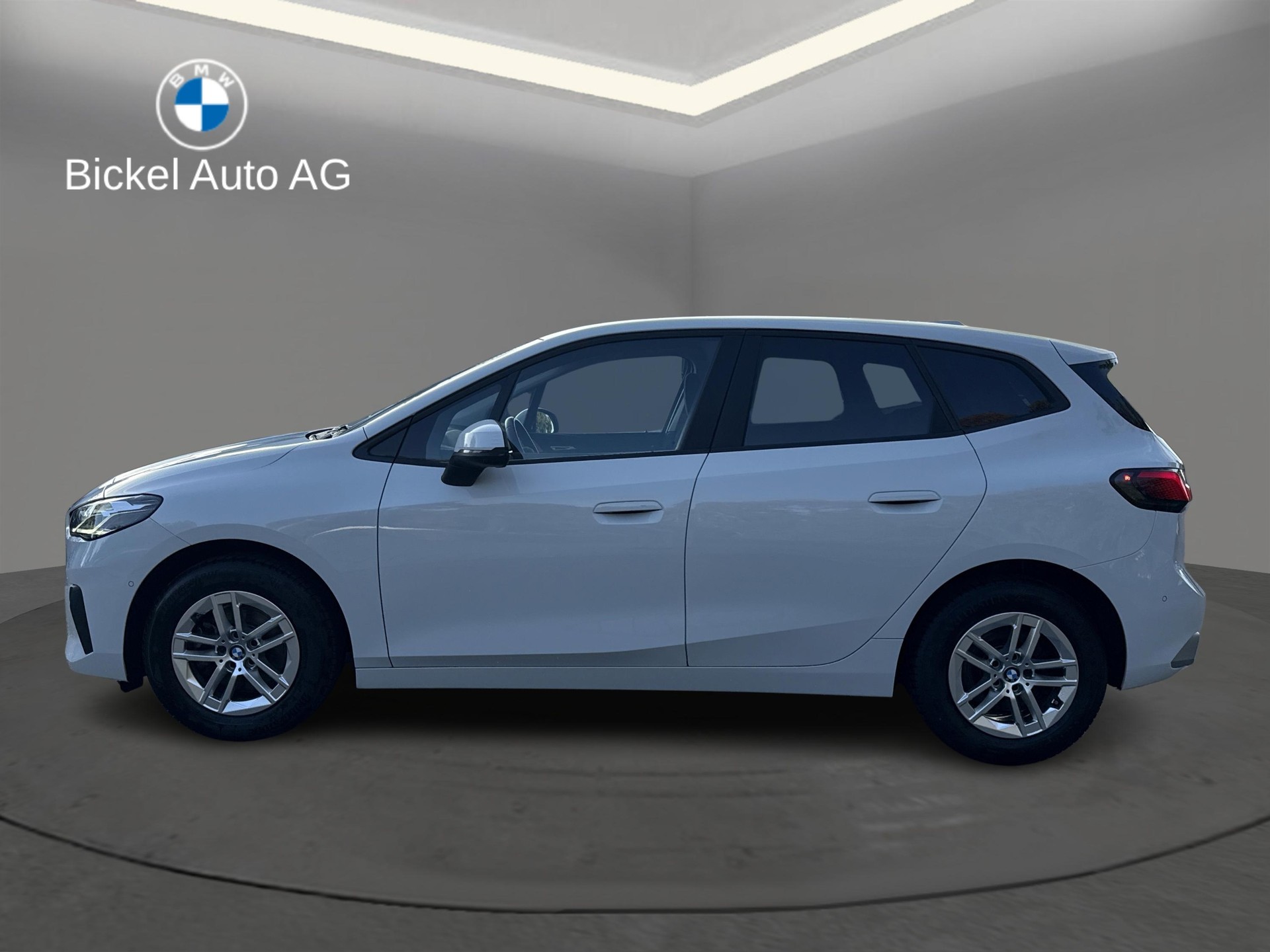 BMW 218d Active Tourer-showroom-element-3