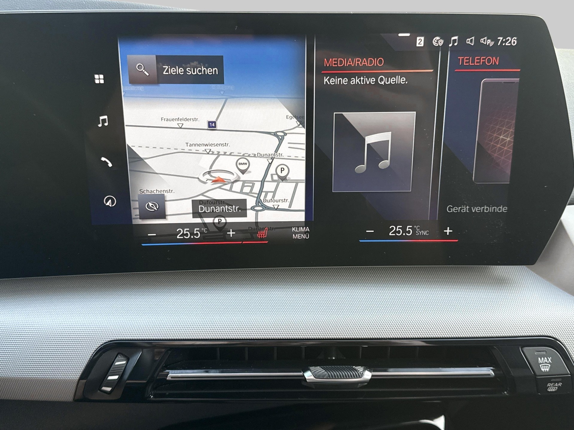 BMW 218d Active Tourer-image-12