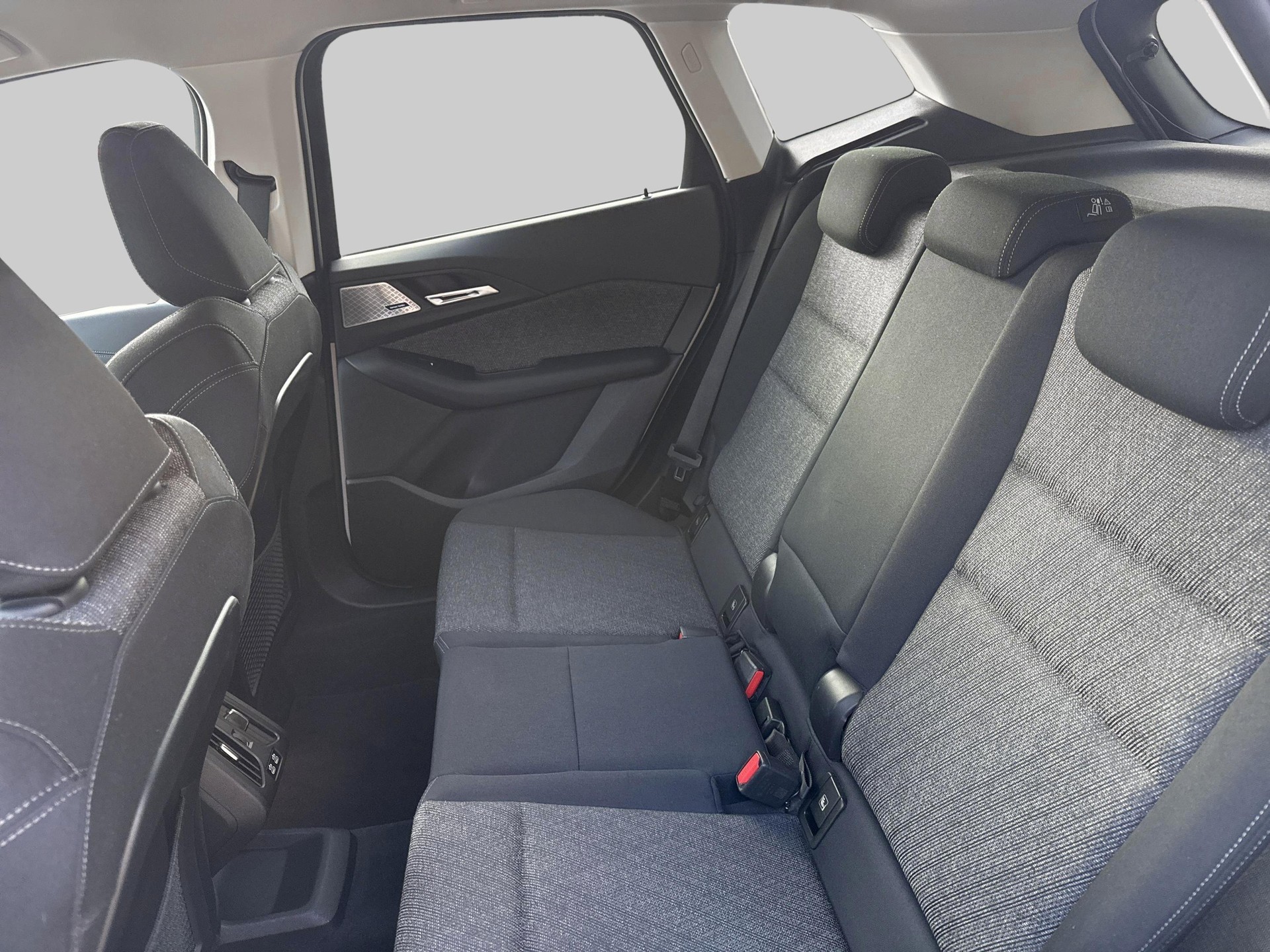 BMW 218d Active Tourer-image-17