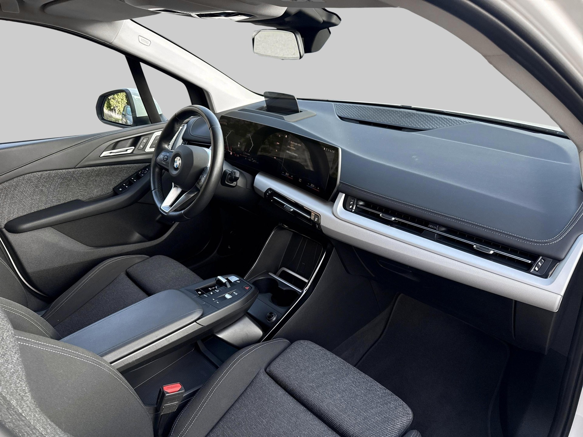 BMW 218d Active Tourer-image-8