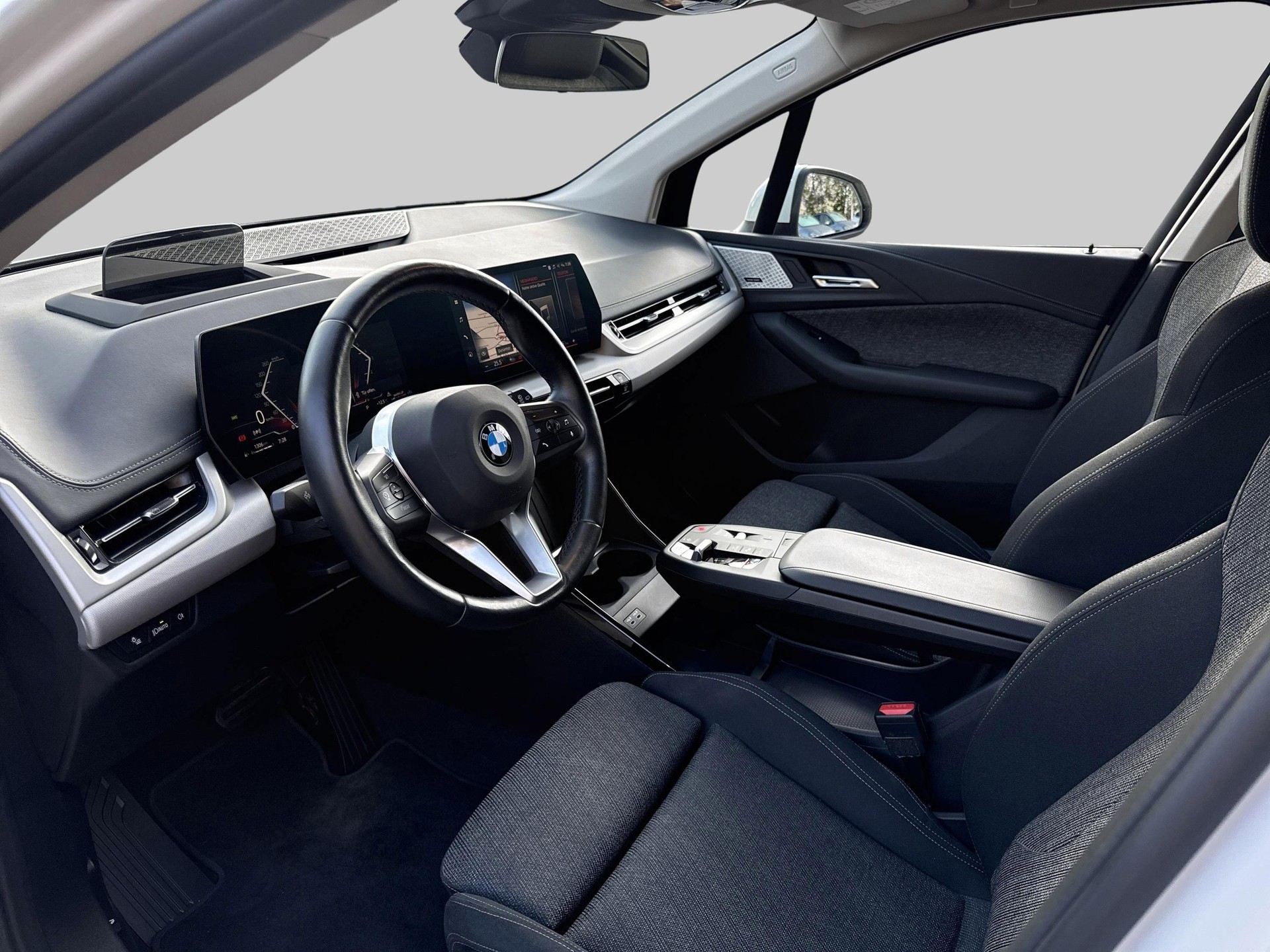 BMW 218d Active Tourer-image-7
