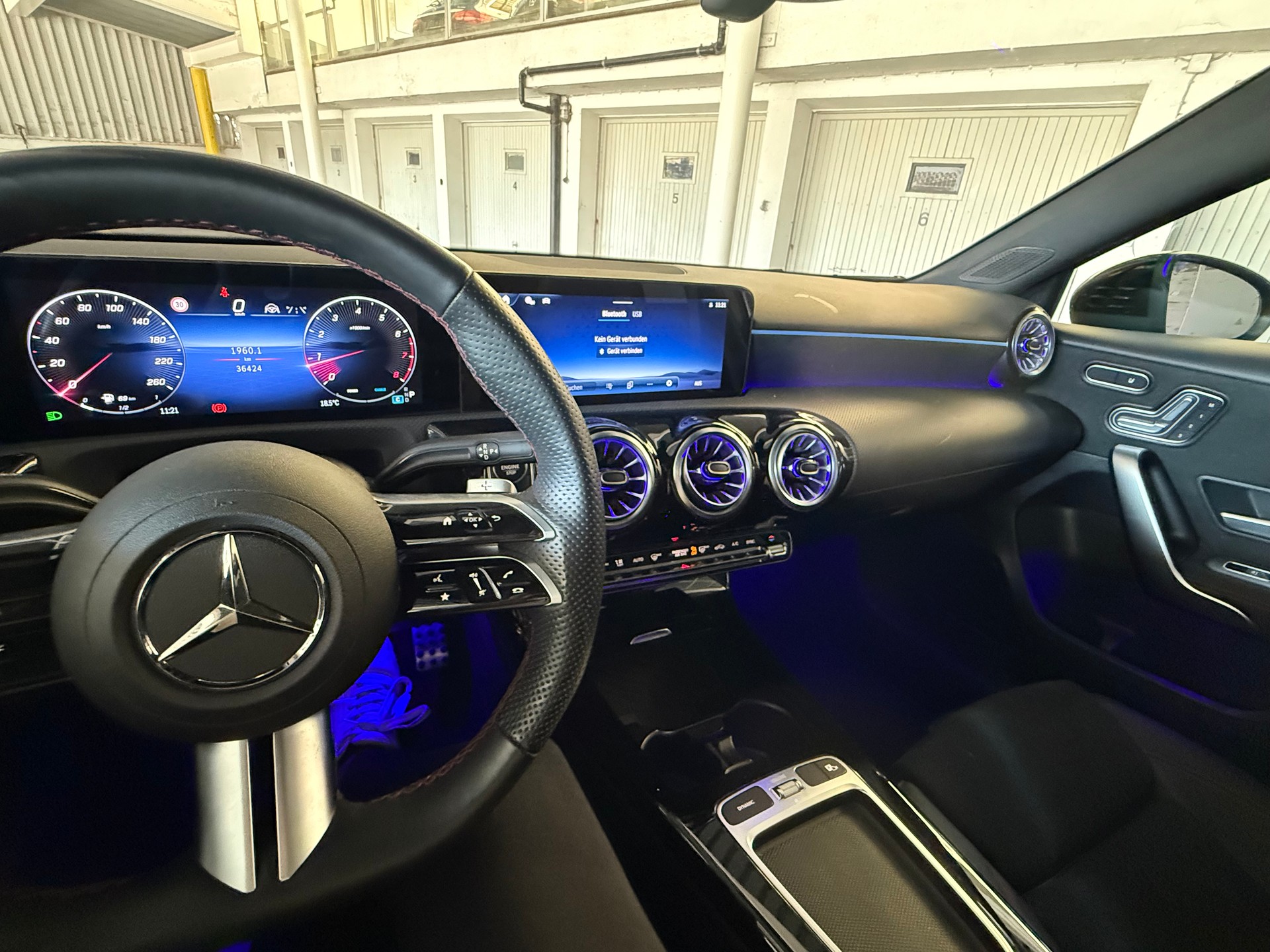 MERCEDES-BENZ A 200 Night Star 7G-DCT Amgline-image-14