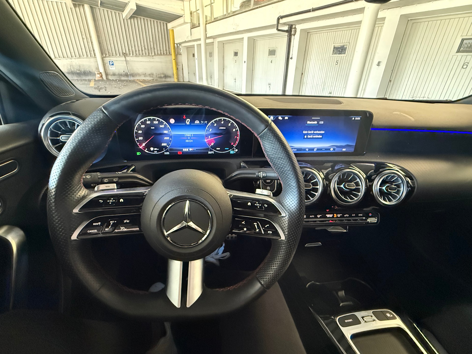 MERCEDES-BENZ A 200 Night Star 7G-DCT Amgline-image-13