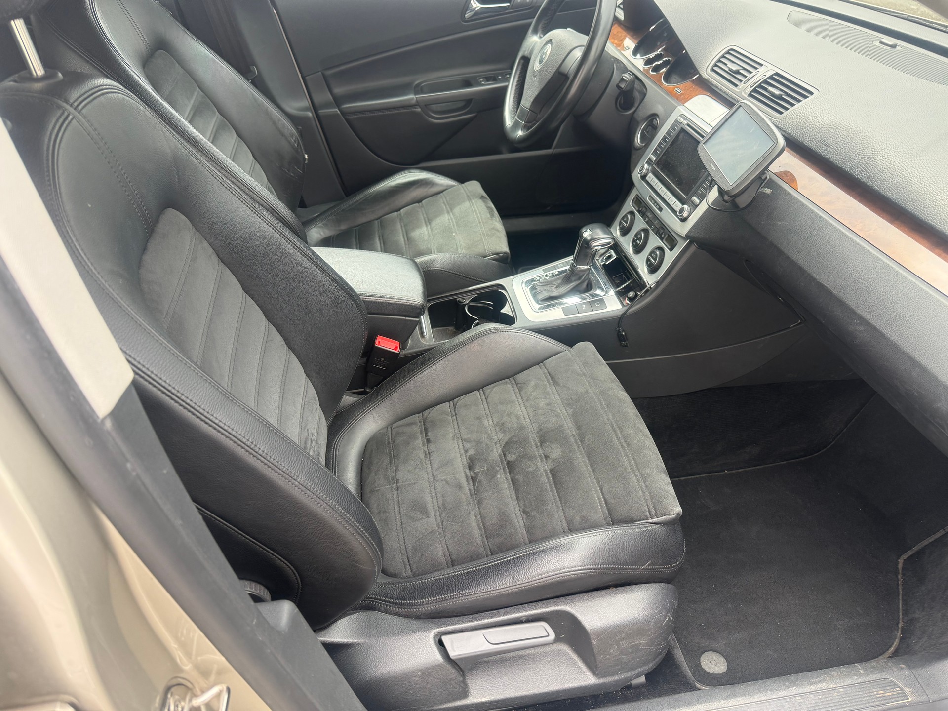VW Passat Variant 3.2 V6 FSI Highline 4Motion-image-9