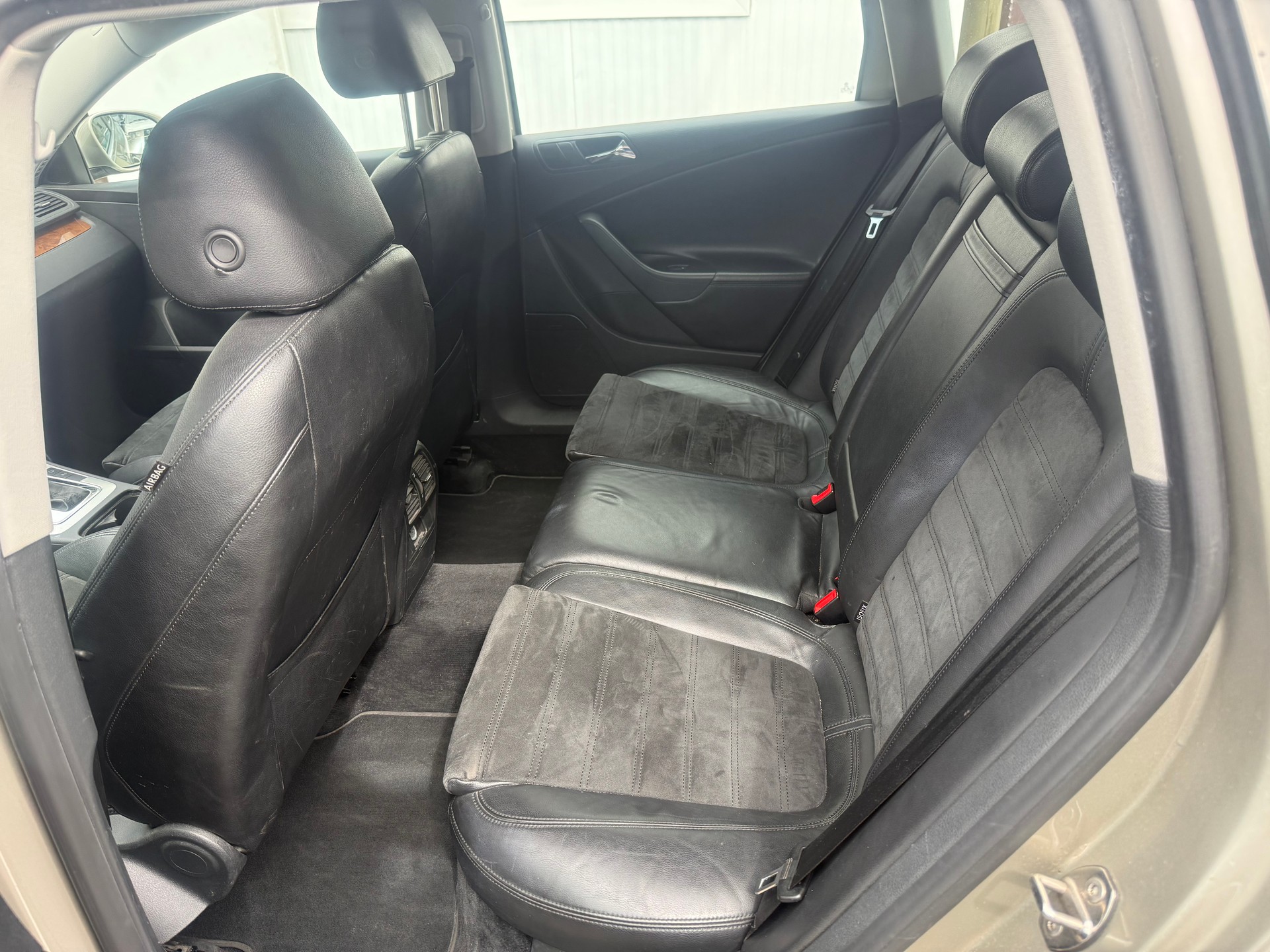 VW Passat Variant 3.2 V6 FSI Highline 4Motion-image-6