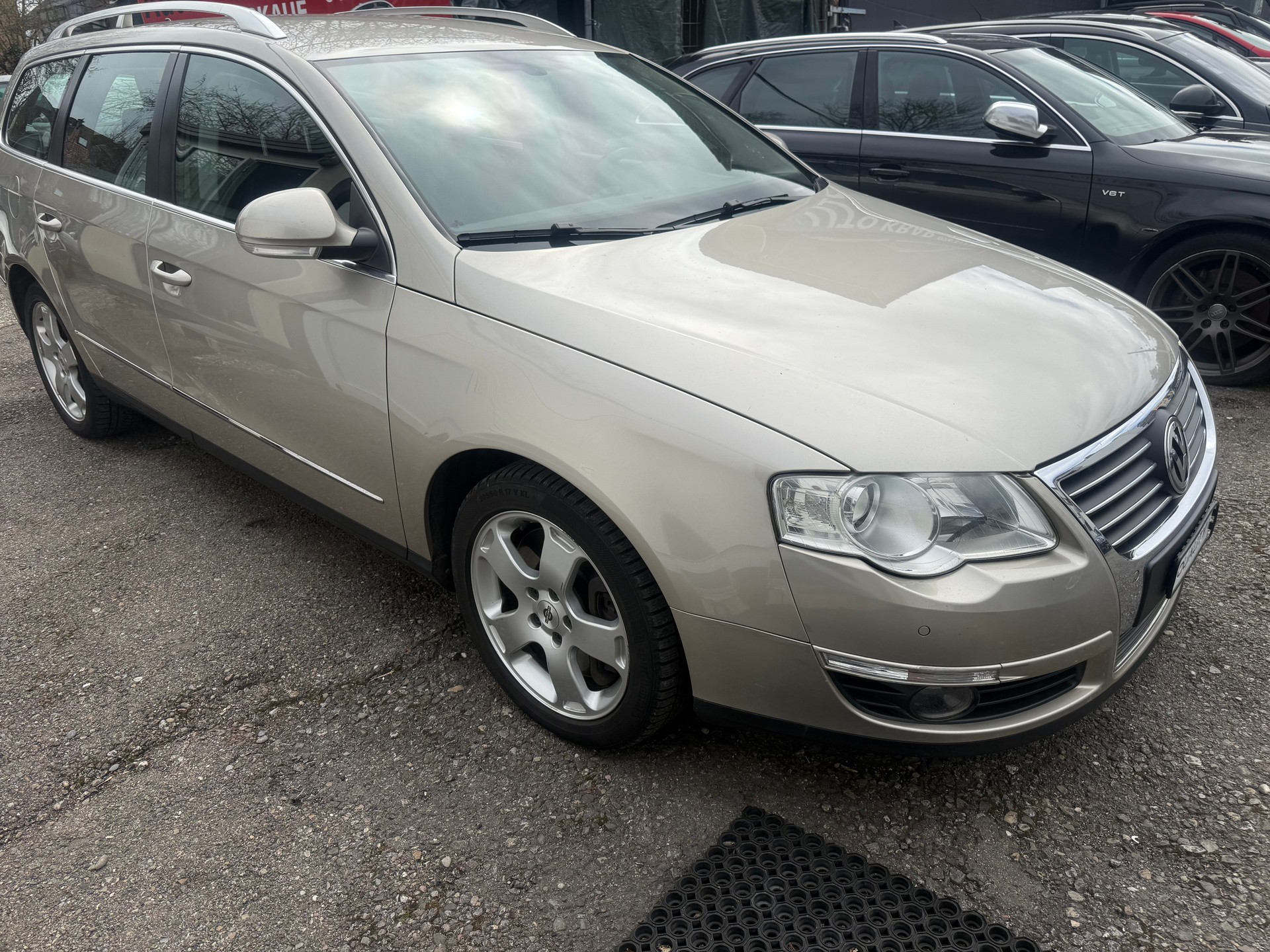 VW Passat Variant 3.2 V6 FSI Highline 4Motion-image-2